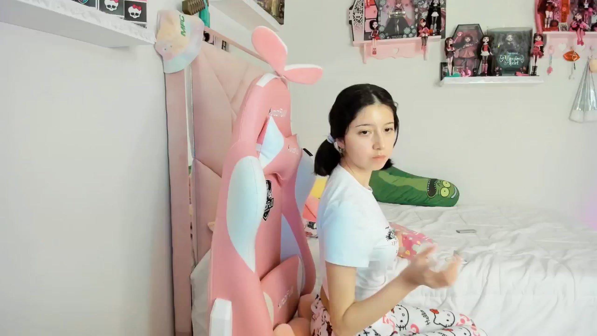 Gallery image thumbnail from Cherrycute666's myfreecams stream on, 12/09/2024, 09:28 image 8 of 20