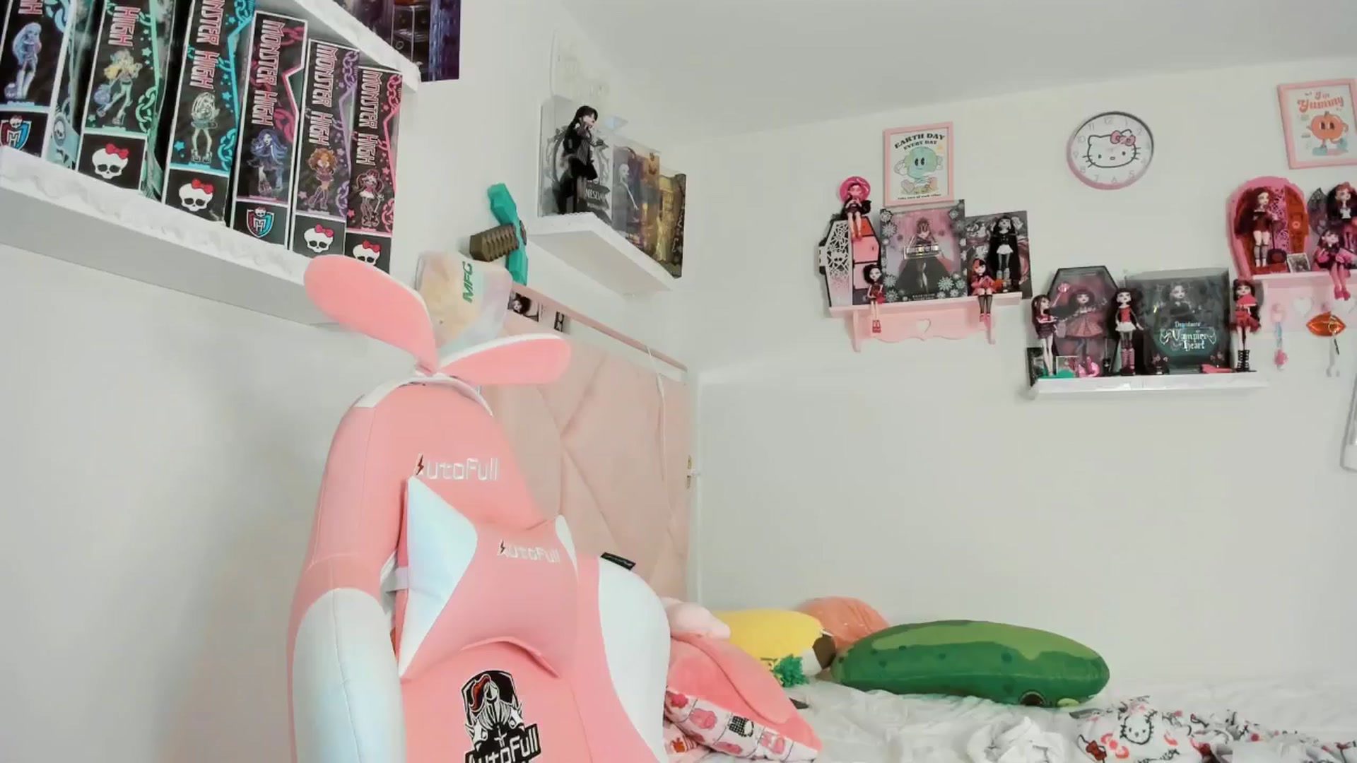 Gallery image thumbnail from Cherrycute666's myfreecams stream on, 12/09/2024, 09:28 image 18 of 20
