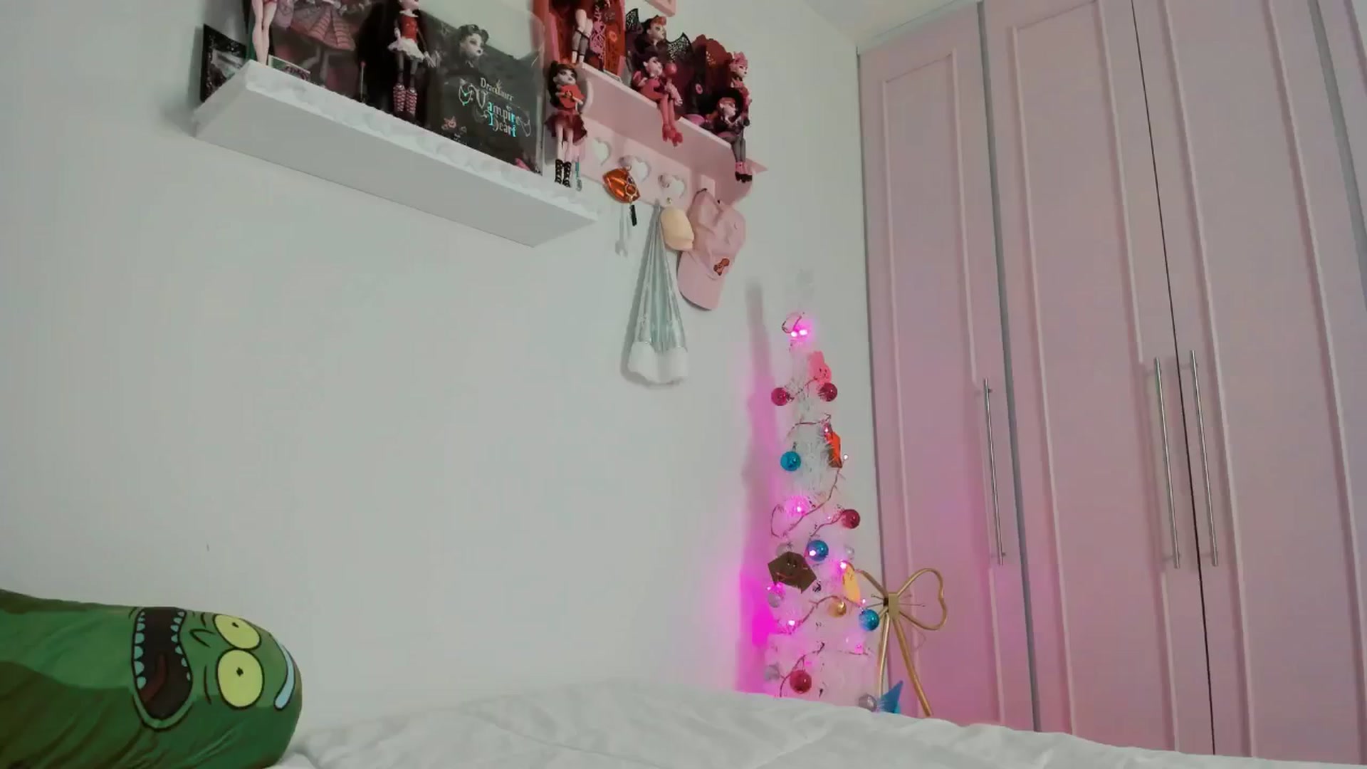 Gallery image thumbnail from Cherrycute666's myfreecams stream on, 12/09/2024, 09:28 image 12 of 20