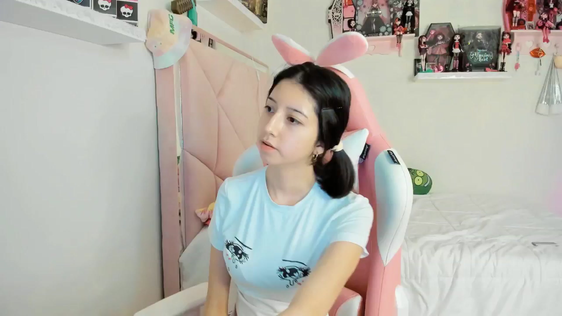 Gallery image thumbnail from Cherrycute666's myfreecams stream on, 12/09/2024, 09:28 image 6 of 20
