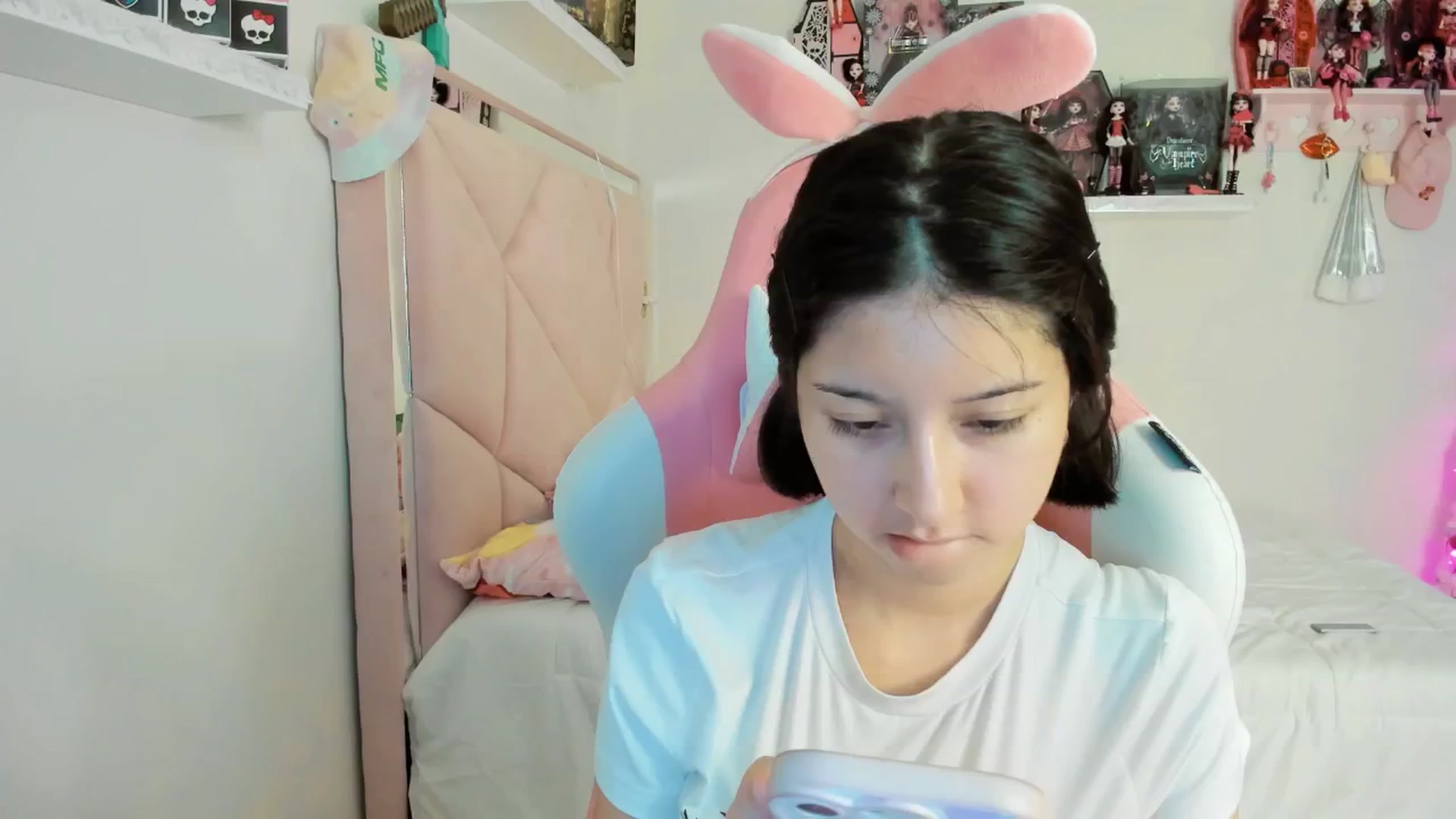 Gallery image thumbnail from Cherrycute666's myfreecams stream on, 12/09/2024, 09:28 image 3 of 20