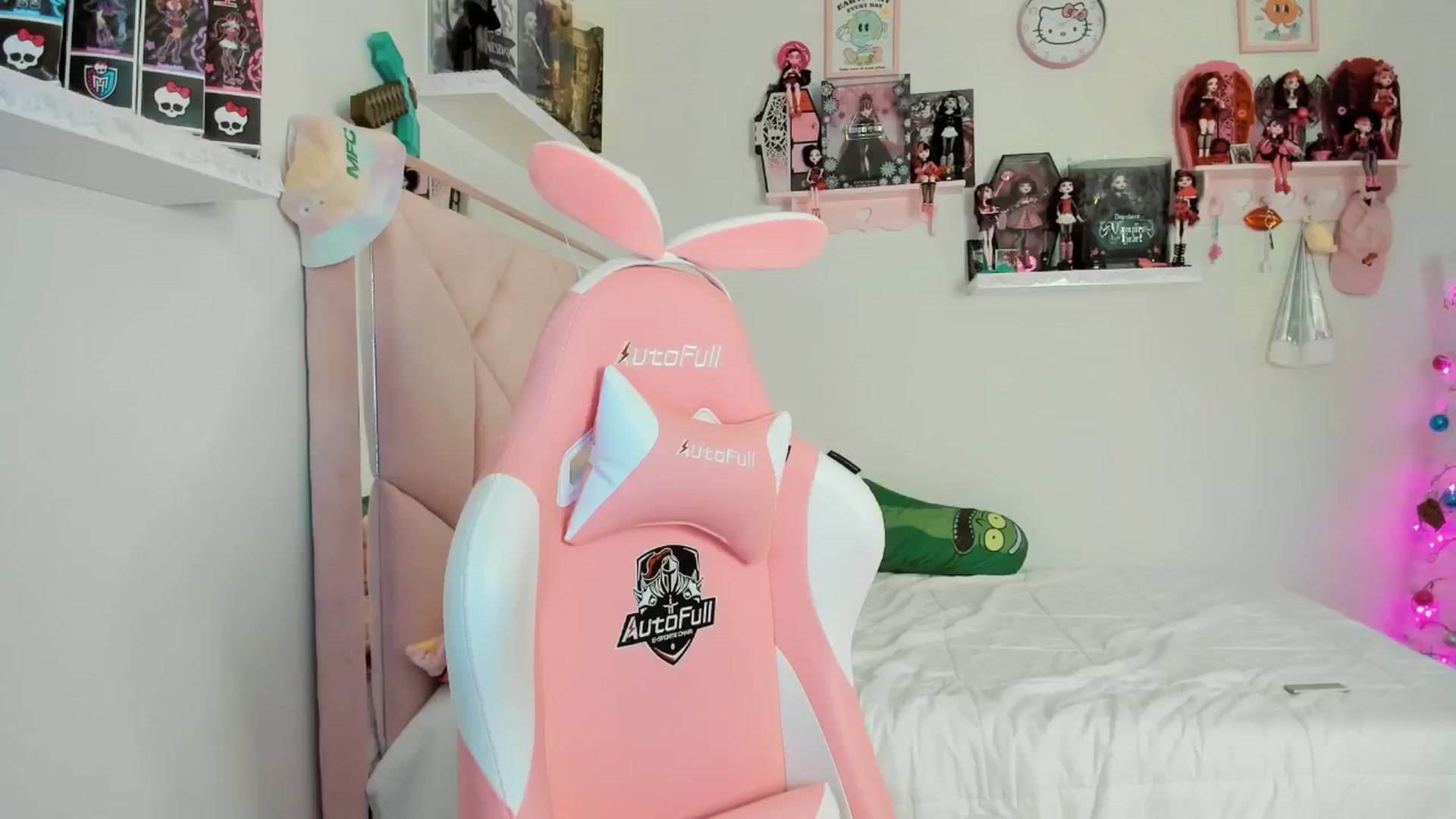 Gallery image thumbnail from Cherrycute666's myfreecams stream on, 12/09/2024, 09:28 image 5 of 20