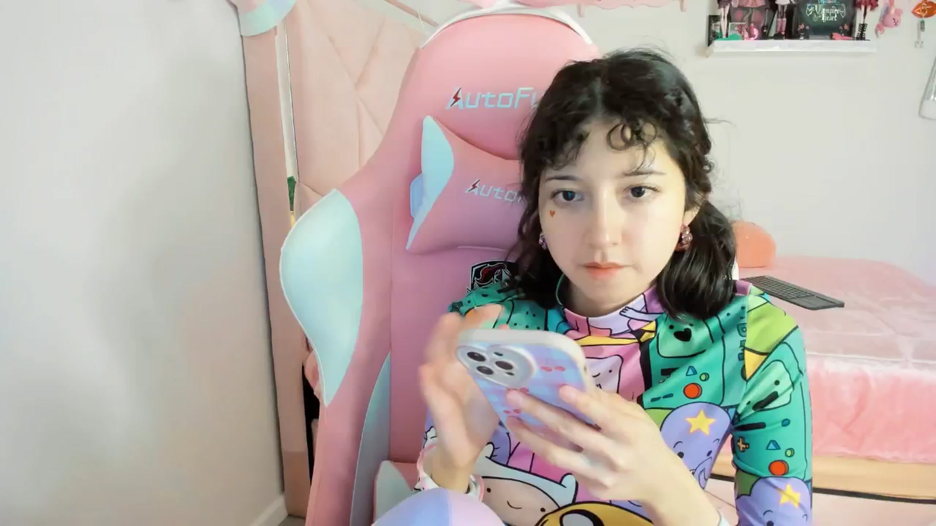 Gallery image thumbnail from Cherrycute666's myfreecams stream on, 12/10/2024, 08:16 image 19 of 20