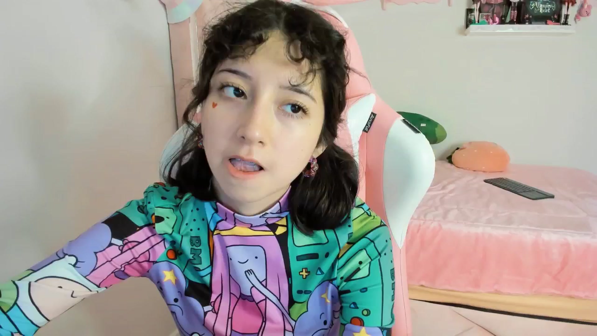 Gallery image thumbnail from Cherrycute666's myfreecams stream on, 12/10/2024, 08:16 image 17 of 20