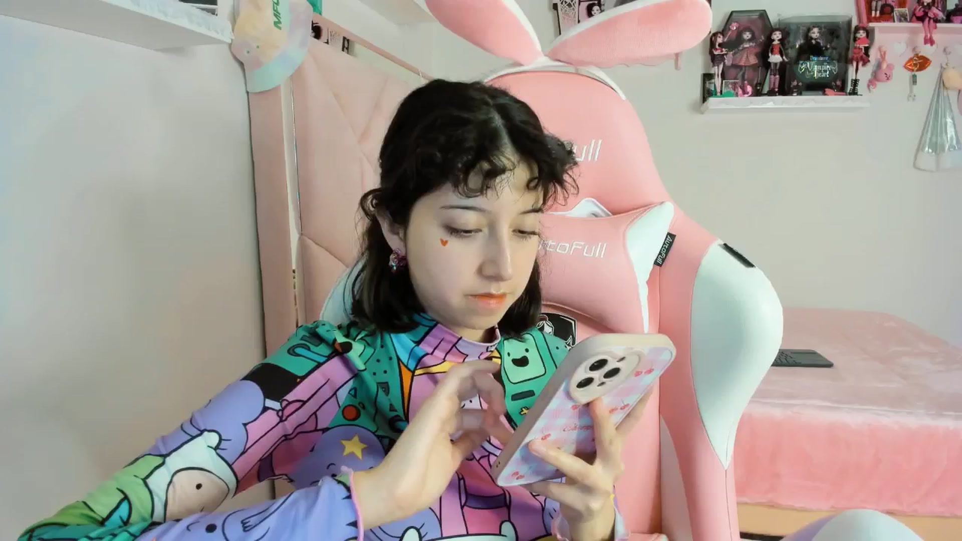 Gallery image thumbnail from Cherrycute666's myfreecams stream on, 12/10/2024, 08:16 image 3 of 20