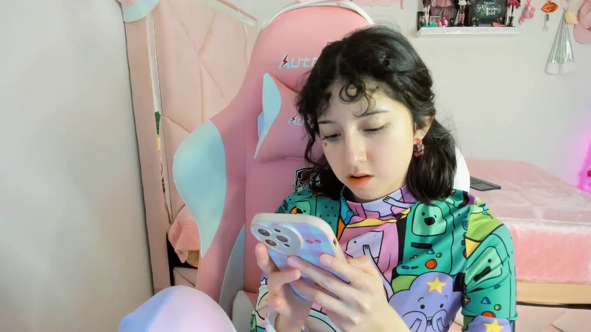 Gallery image thumbnail from Cherrycute666's myfreecams stream on, 12/10/2024, 08:16 image 18 of 20