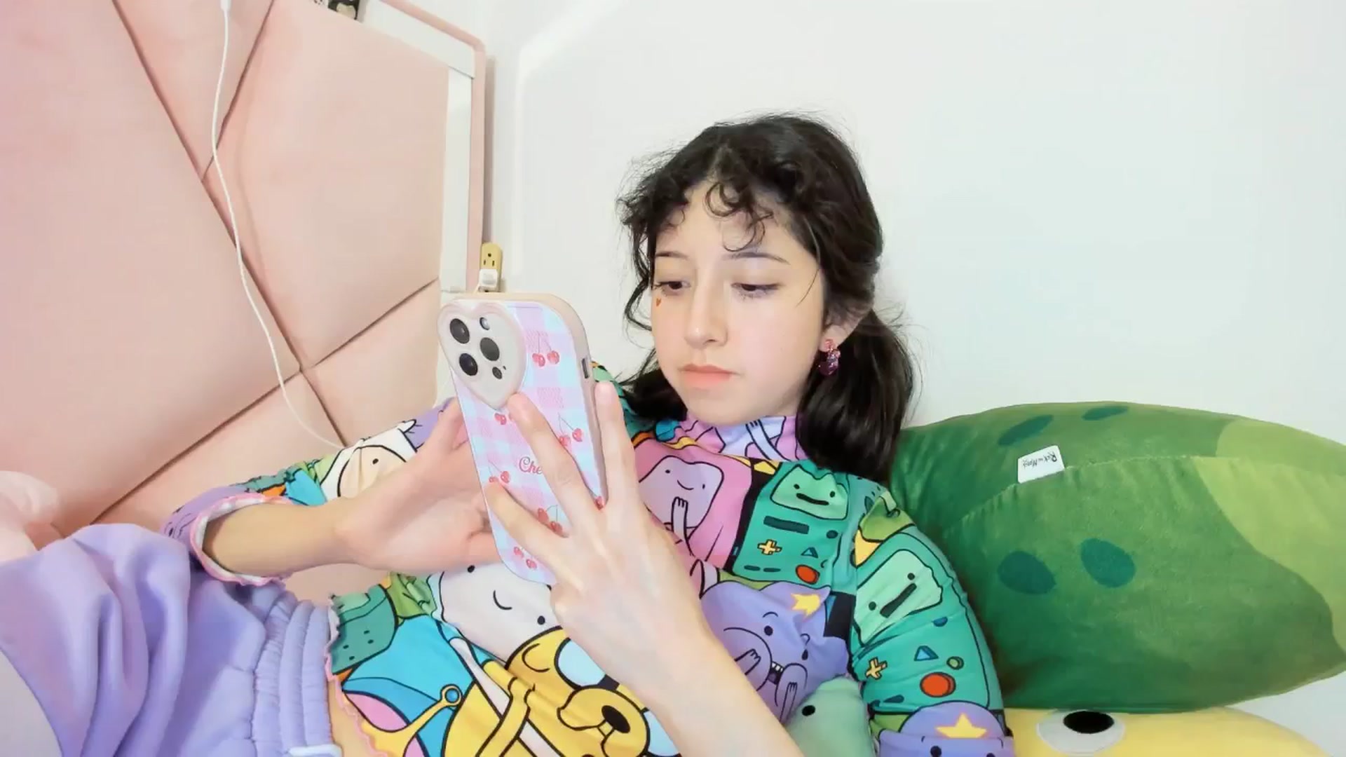 Gallery image thumbnail from Cherrycute666's myfreecams stream on, 12/10/2024, 08:16 image 11 of 20