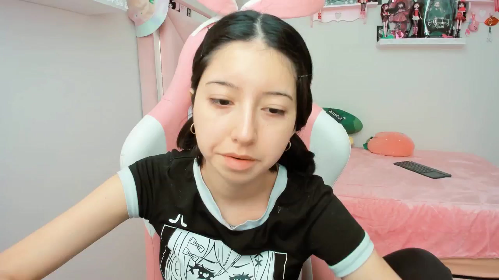 Gallery image thumbnail from Cherrycute666's myfreecams stream on, 12/11/2024, 19:28 image 14 of 20