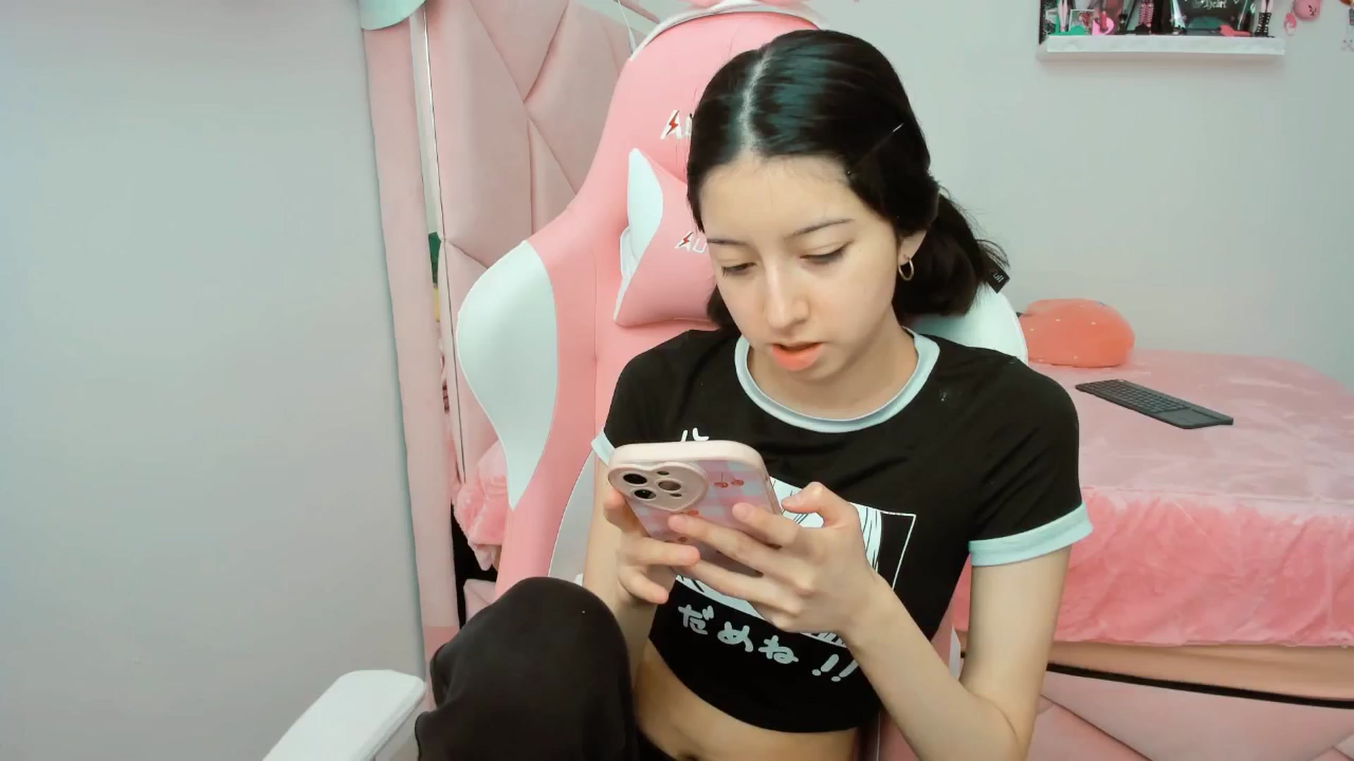 Gallery image thumbnail from Cherrycute666's myfreecams stream on, 12/11/2024, 19:28 image 3 of 20