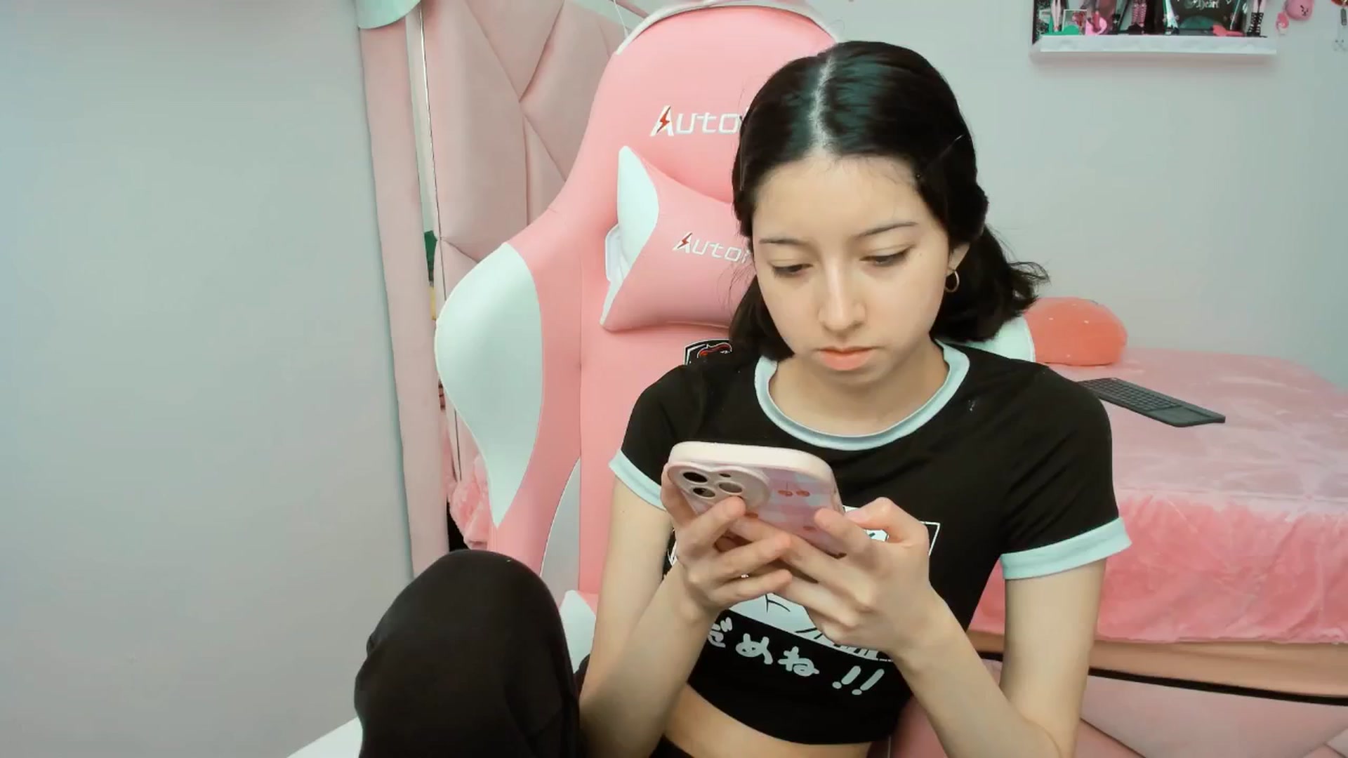 Gallery image thumbnail from Cherrycute666's myfreecams stream on, 12/11/2024, 19:28 image 9 of 20