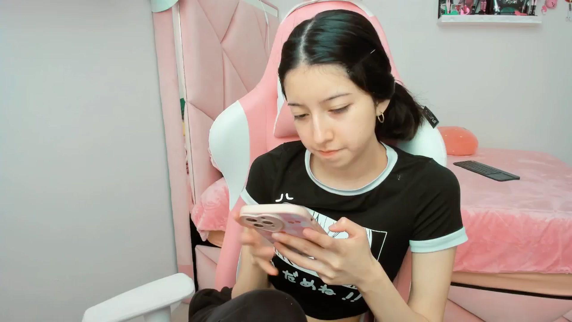 Gallery image thumbnail from Cherrycute666's myfreecams stream on, 12/11/2024, 19:28 image 6 of 20