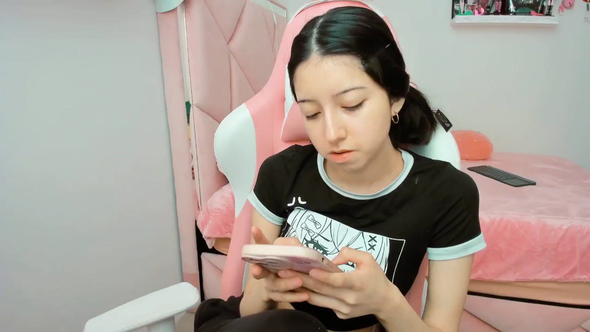 Gallery image thumbnail from Cherrycute666's myfreecams stream on, 12/11/2024, 19:28 image 4 of 20