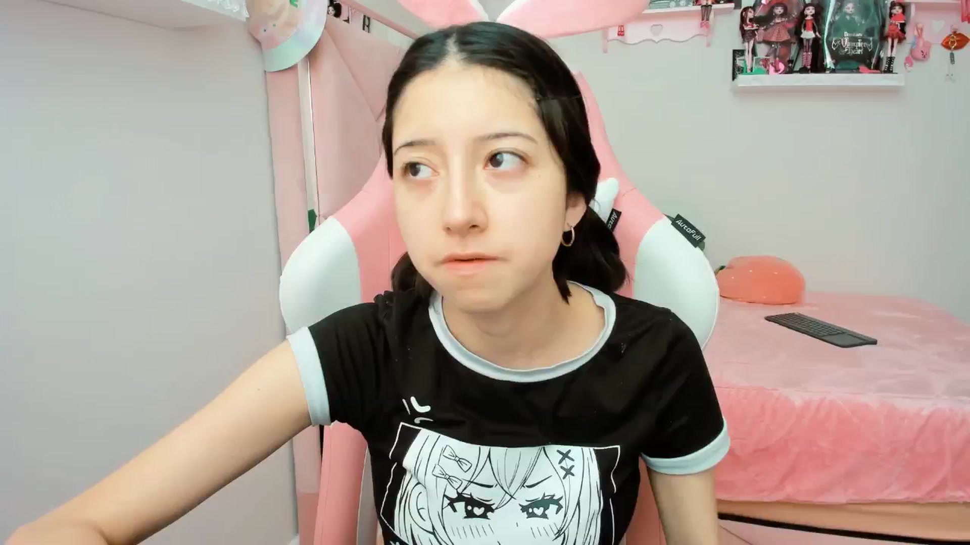 Gallery image thumbnail from Cherrycute666's myfreecams stream on, 12/11/2024, 19:28 image 19 of 20