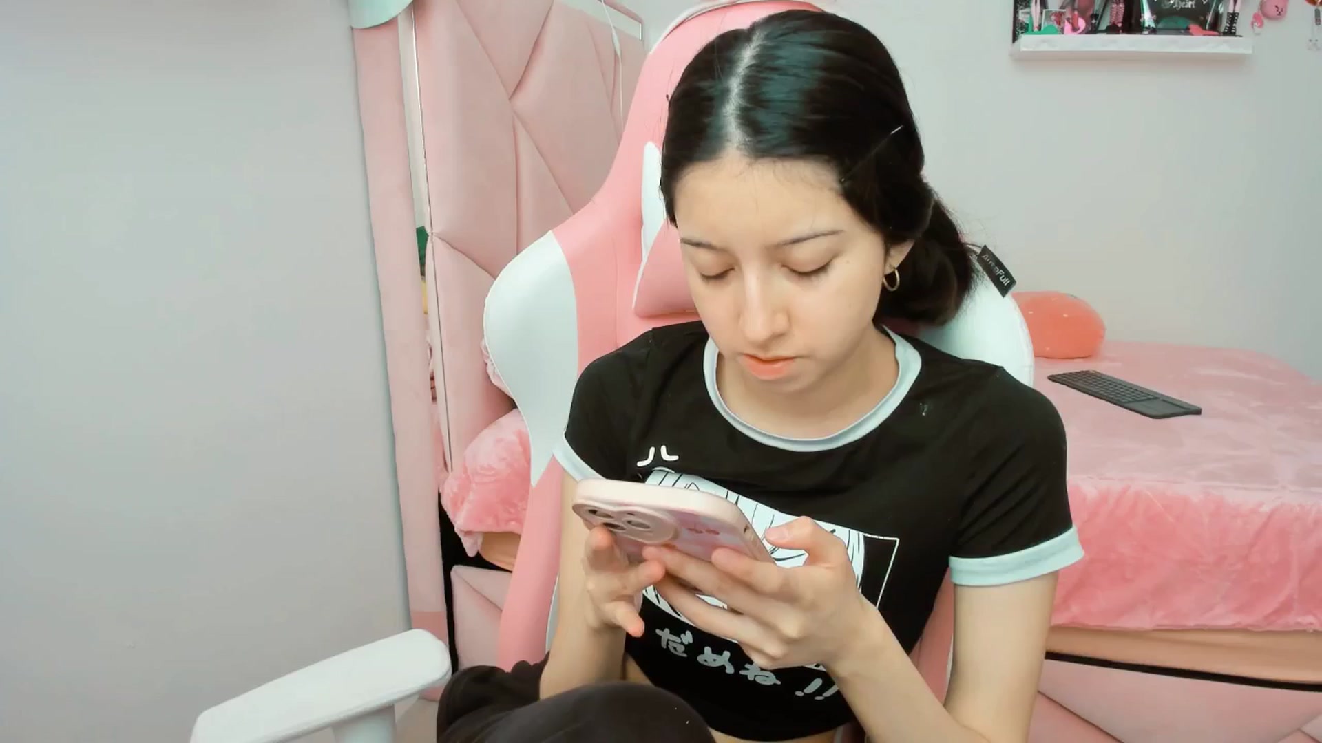 Gallery image thumbnail from Cherrycute666's myfreecams stream on, 12/11/2024, 19:28 image 5 of 20