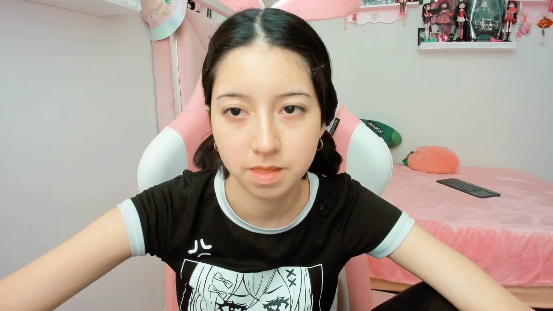 Gallery image thumbnail from Cherrycute666's myfreecams stream on, 12/11/2024, 19:28 image 13 of 20