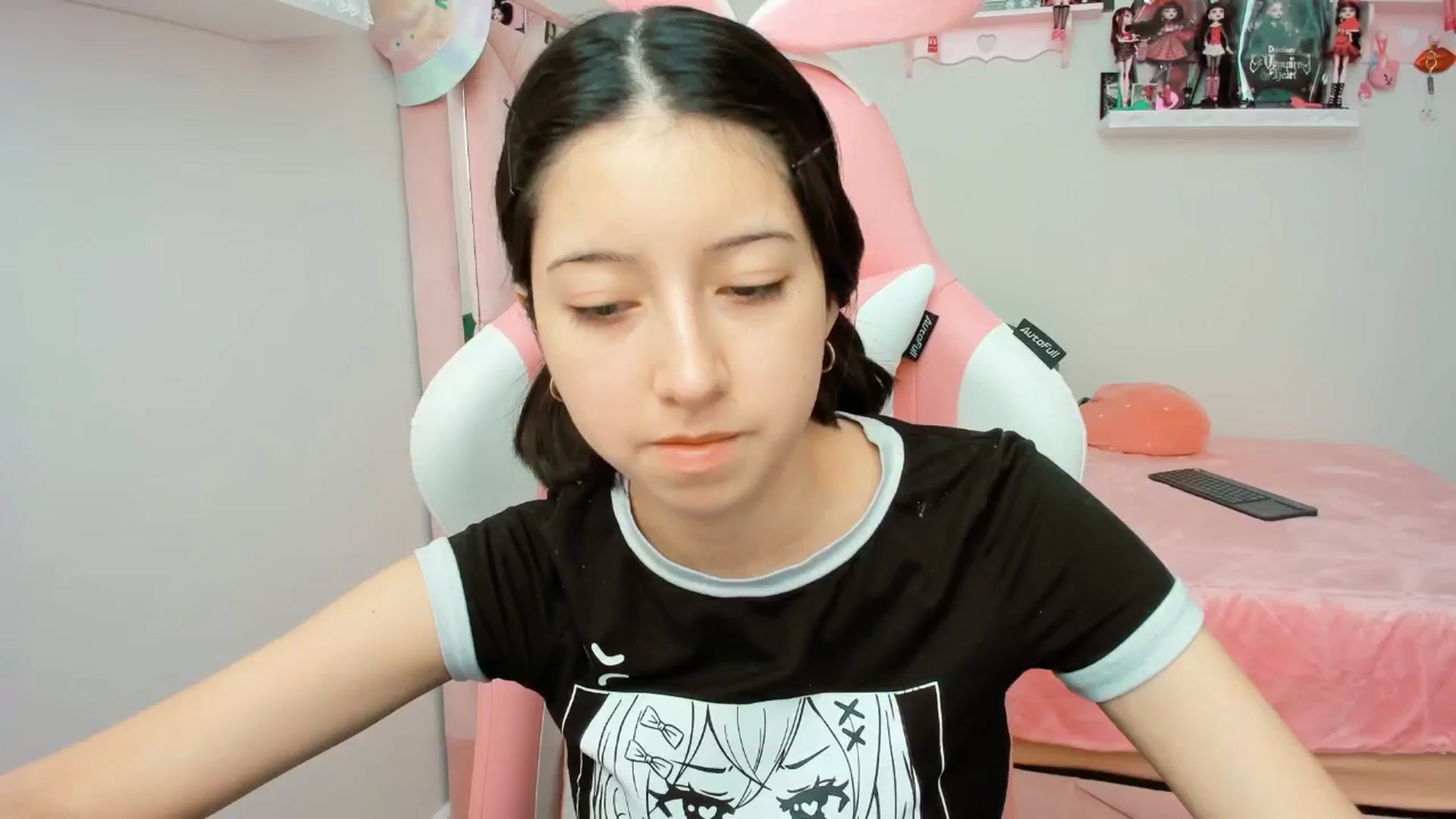 Gallery image thumbnail from Cherrycute666's myfreecams stream on, 12/11/2024, 19:28 image 17 of 20
