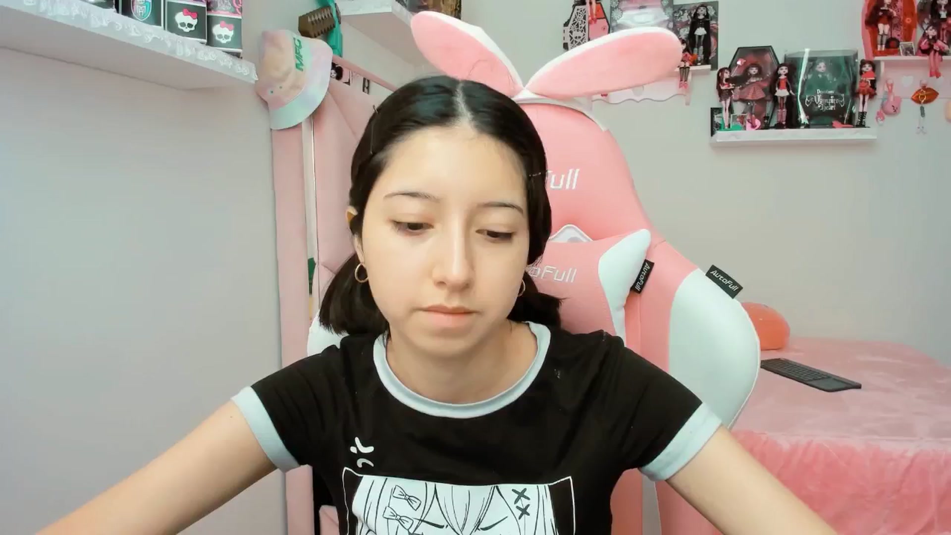 Gallery image thumbnail from Cherrycute666's myfreecams stream on, 12/11/2024, 20:21 image 1 of 20