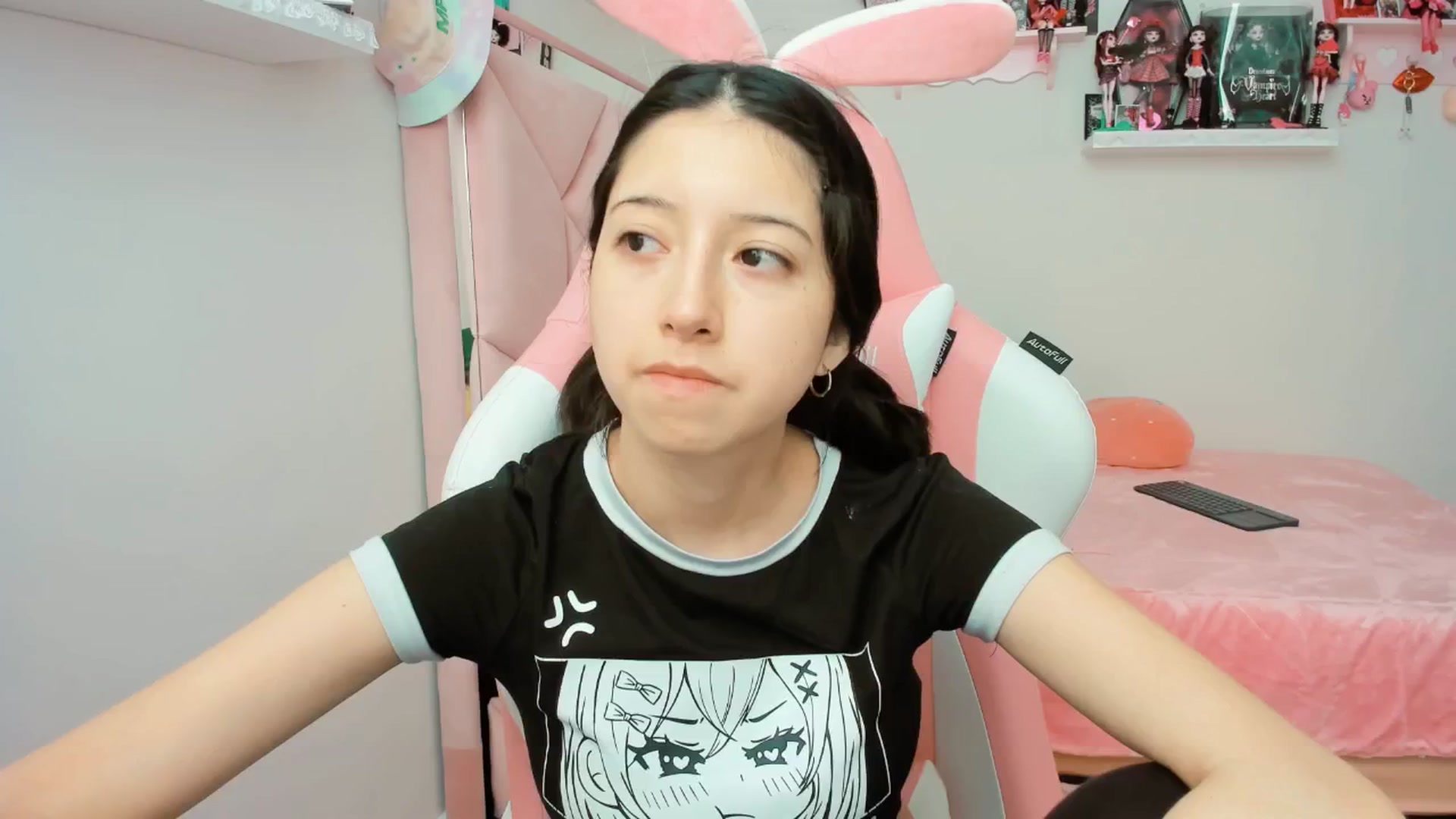 Gallery image thumbnail from Cherrycute666's myfreecams stream on, 12/11/2024, 20:21 image 18 of 20