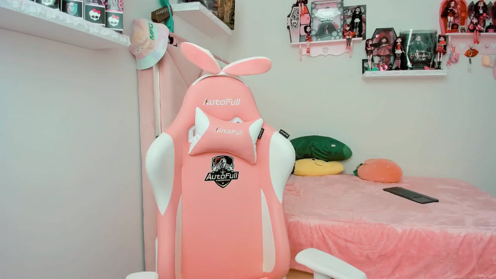 Gallery image thumbnail from Cherrycute666's myfreecams stream on, 12/11/2024, 20:21 image 9 of 20