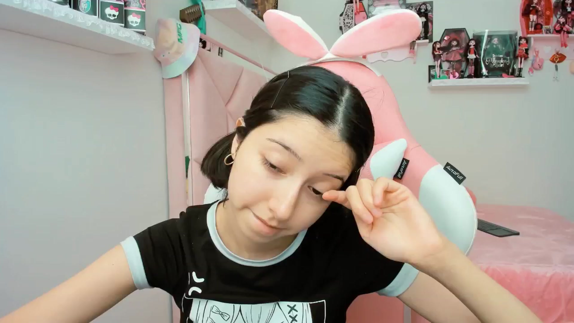 Gallery image thumbnail from Cherrycute666's myfreecams stream on, 12/11/2024, 20:21 image 3 of 20