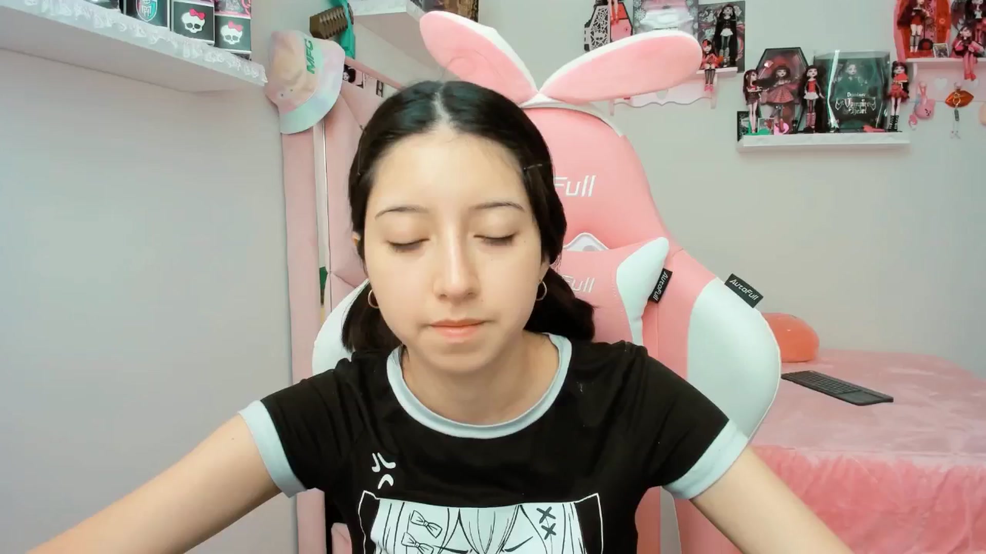 Gallery image thumbnail from Cherrycute666's myfreecams stream on, 12/11/2024, 20:21 image 2 of 20