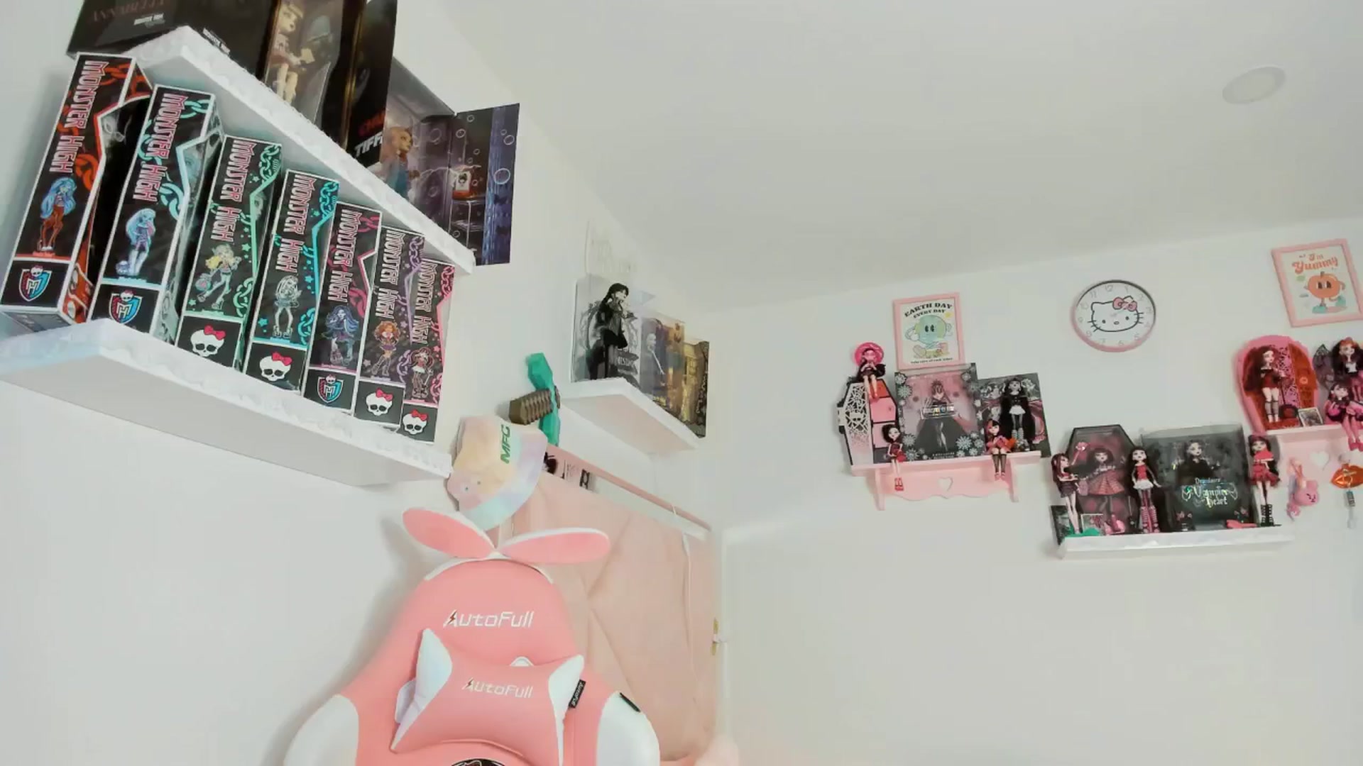 Gallery image thumbnail from Cherrycute666's myfreecams stream on, 12/12/2024, 06:16 image 3 of 20