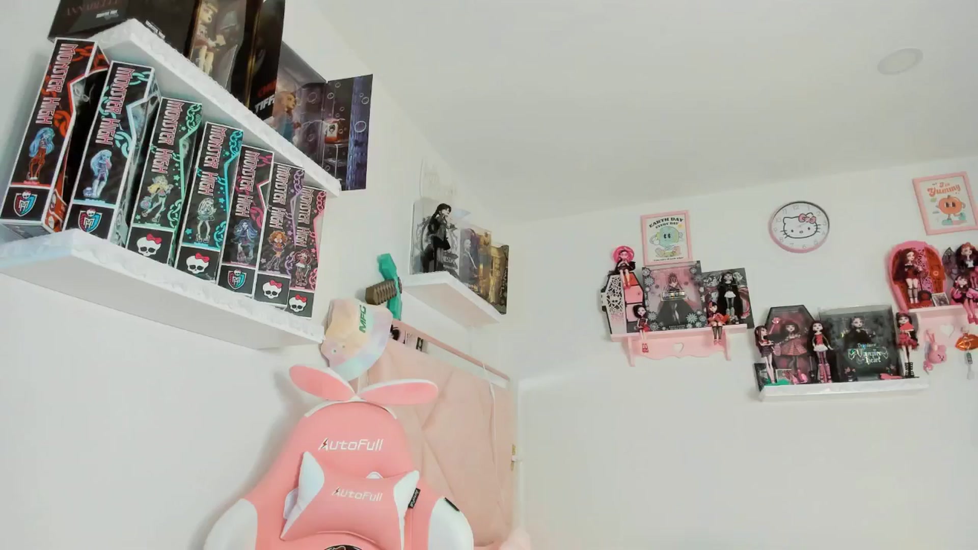 Gallery image thumbnail from Cherrycute666's myfreecams stream on, 12/12/2024, 06:16 image 11 of 20
