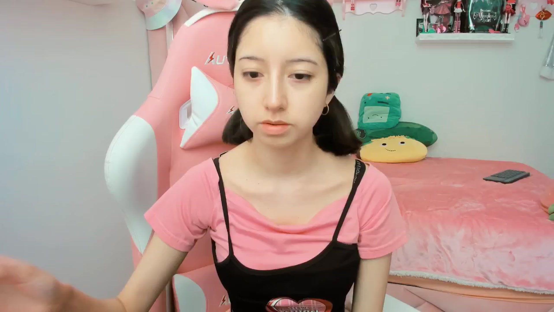 Gallery image thumbnail from Cherrycute666's myfreecams stream on, 12/12/2024, 23:34 image 1 of 20
