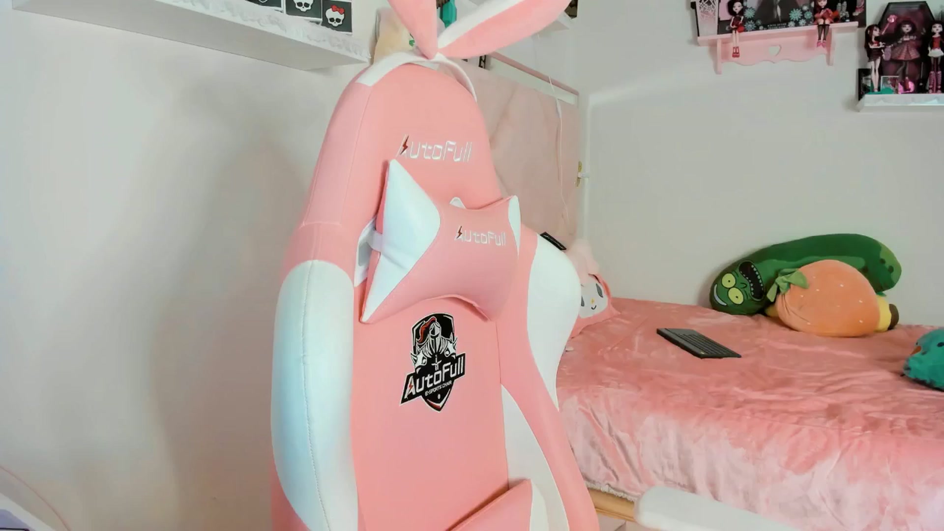Gallery image thumbnail from Cherrycute666's myfreecams stream on, 12/13/2024, 04:41 image 12 of 20