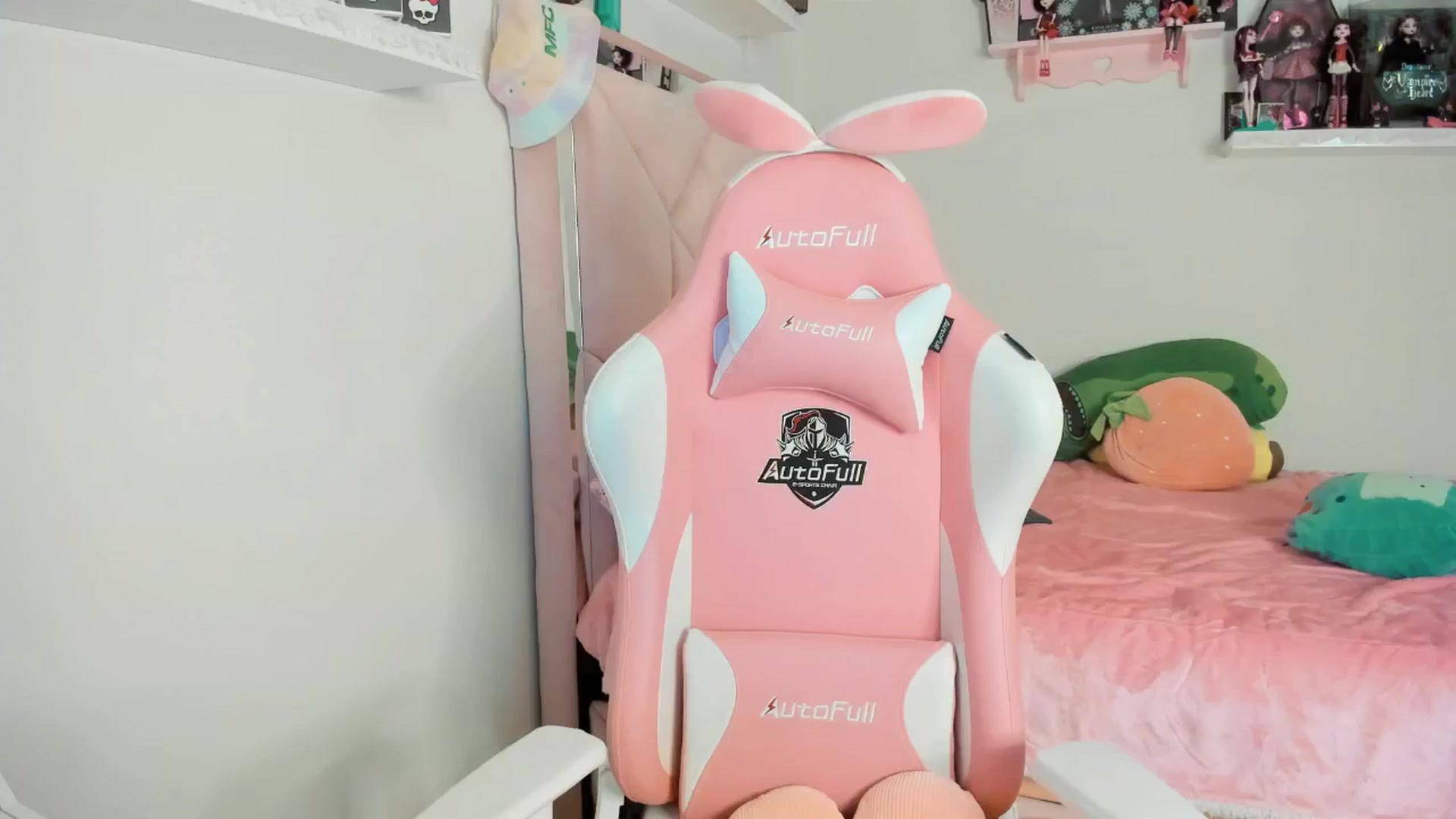 Gallery image thumbnail from Cherrycute666's myfreecams stream on, 12/13/2024, 04:41 image 2 of 20