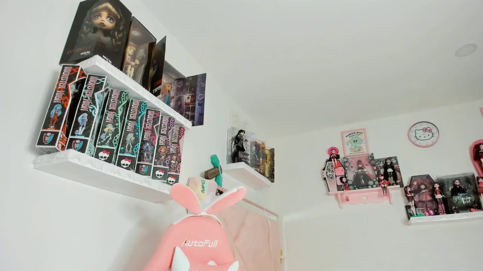 Gallery image thumbnail from Cherrycute666's myfreecams stream on, 12/13/2024, 04:41 image 18 of 20