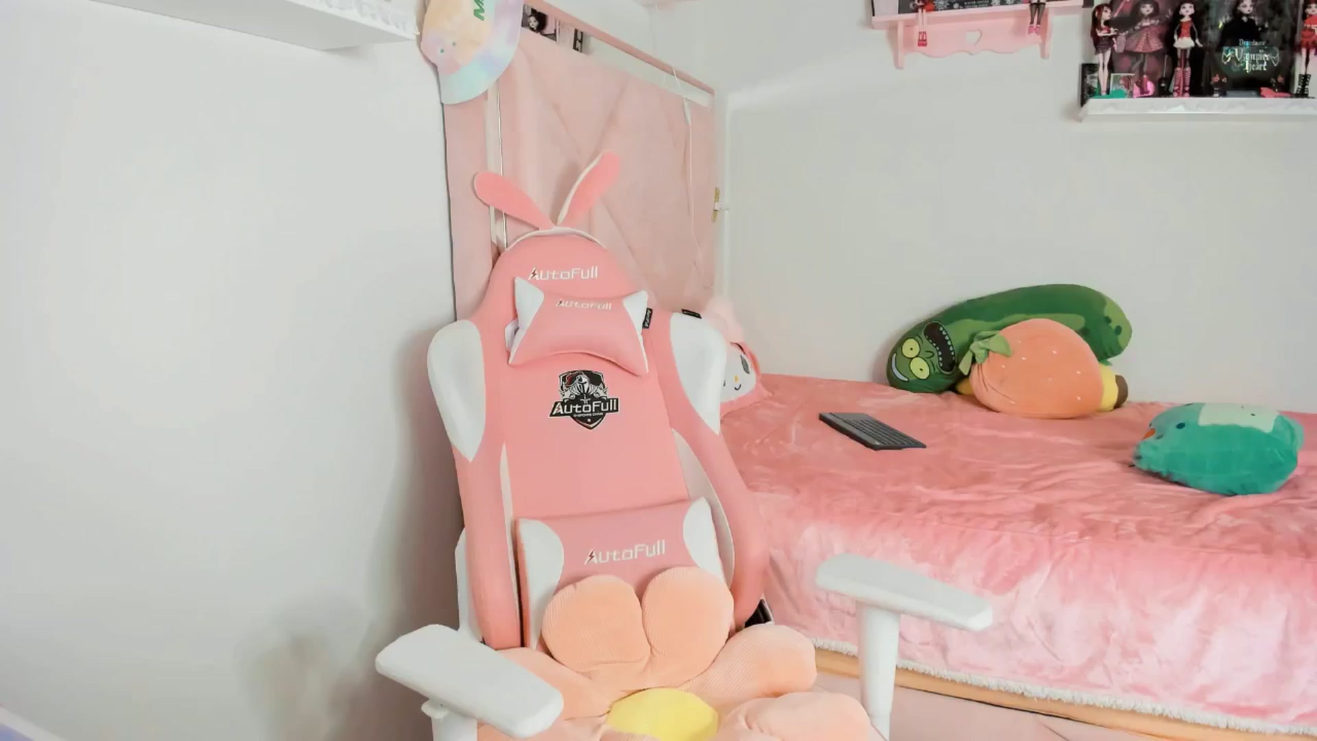 Gallery image thumbnail from Cherrycute666's myfreecams stream on, 12/13/2024, 04:41 image 8 of 20