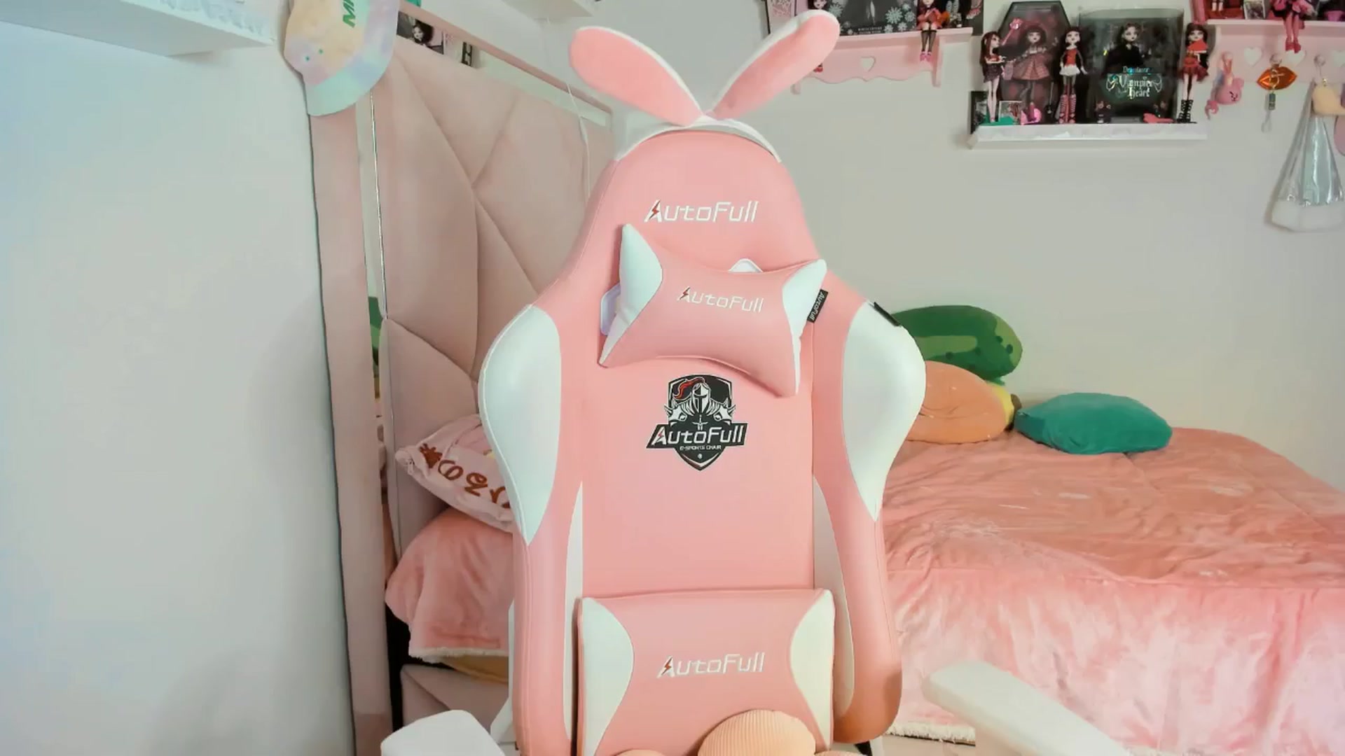 Gallery image thumbnail from Cherrycute666's myfreecams stream on, 12/13/2024, 05:47 image 9 of 20