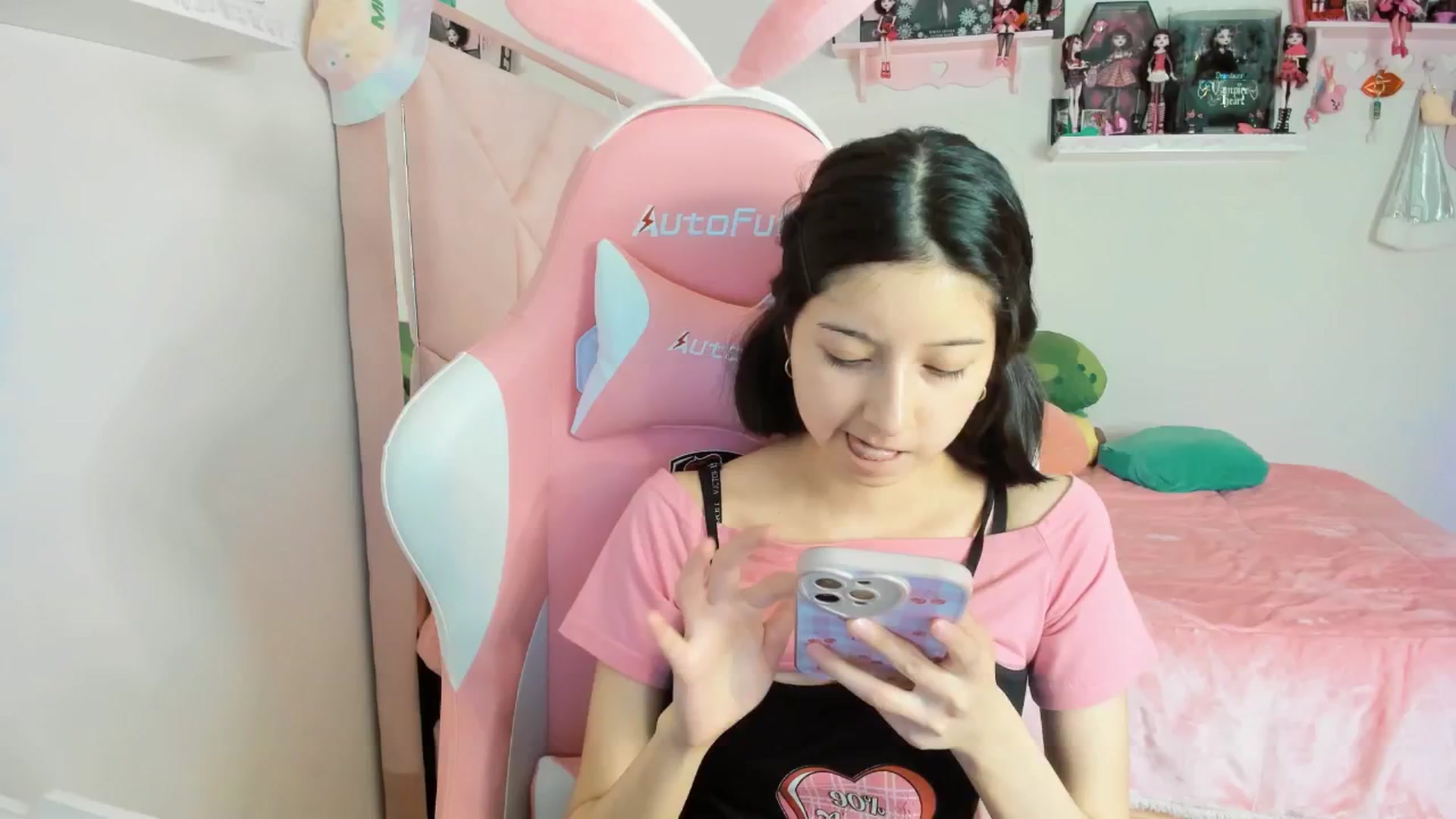 Gallery image thumbnail from Cherrycute666's myfreecams stream on, 12/13/2024, 05:47 image 14 of 20