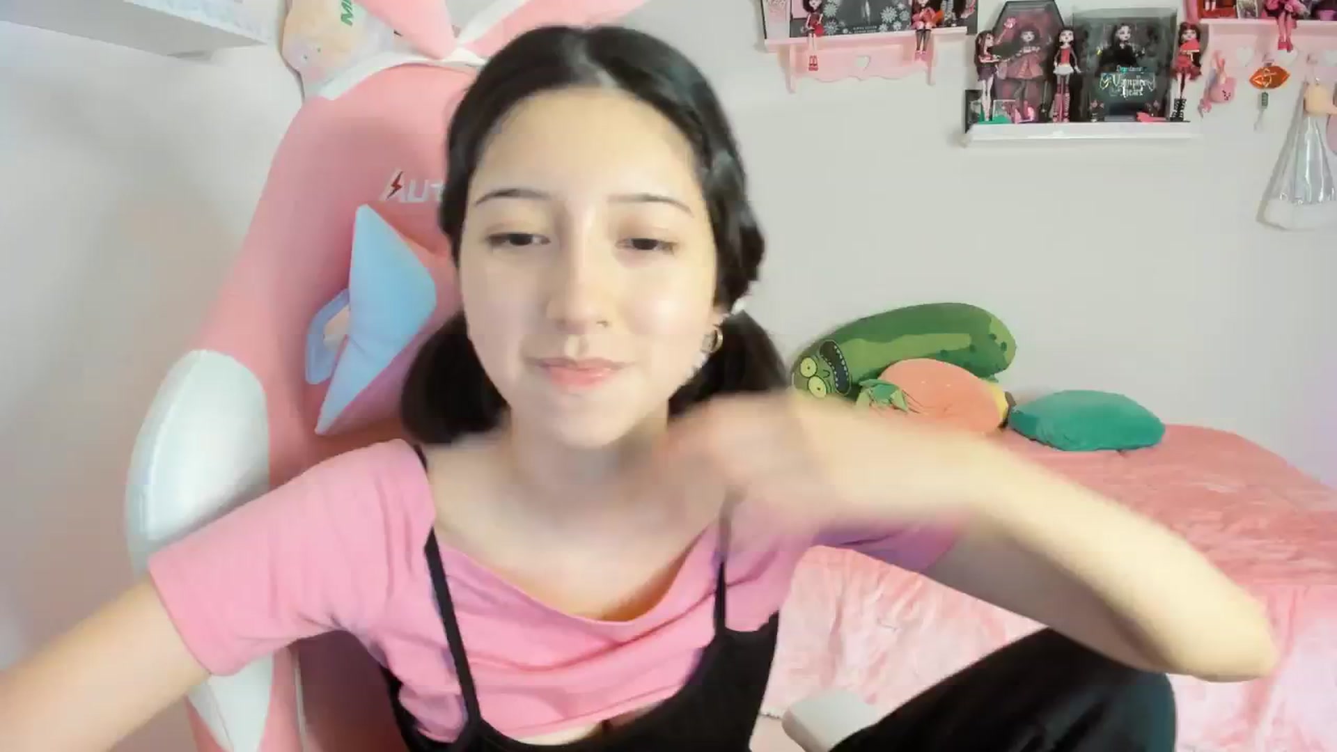 Gallery image thumbnail from Cherrycute666's myfreecams stream on, 12/13/2024, 05:47 image 5 of 20