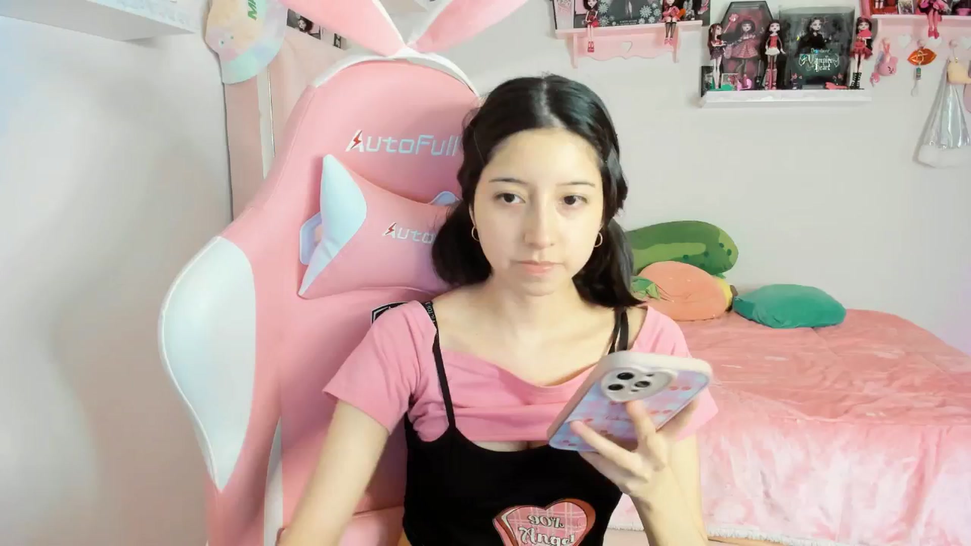 Gallery image thumbnail from Cherrycute666's myfreecams stream on, 12/13/2024, 05:47 image 6 of 20