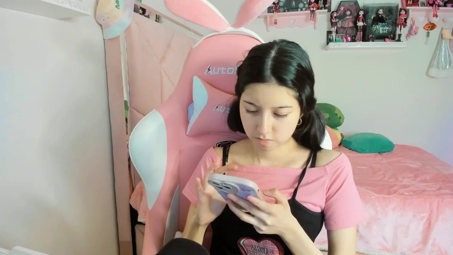 Gallery image thumbnail from Cherrycute666's myfreecams stream on, 12/13/2024, 05:47 image 13 of 20