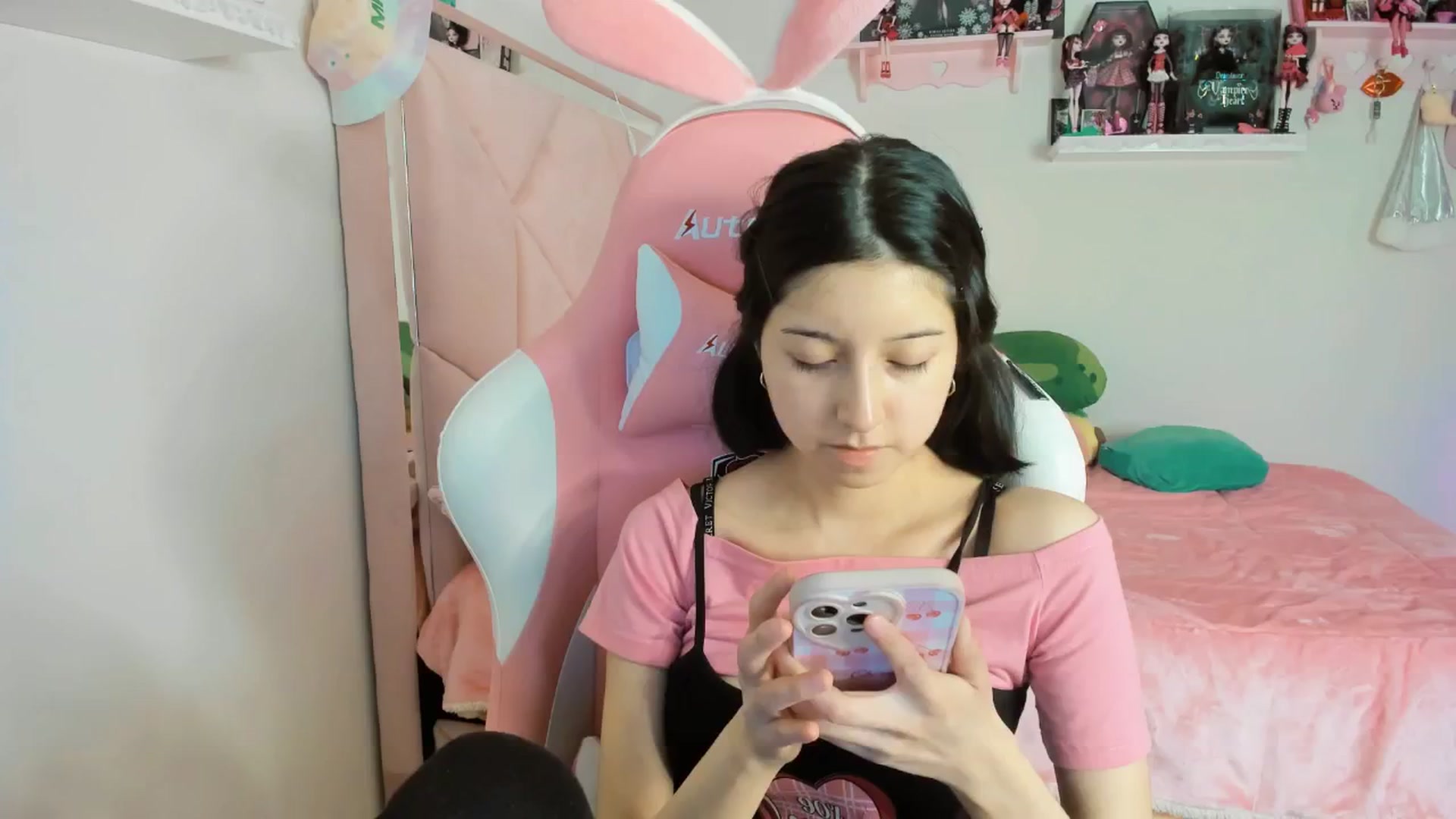 Gallery image thumbnail from Cherrycute666's myfreecams stream on, 12/13/2024, 05:47 image 17 of 20