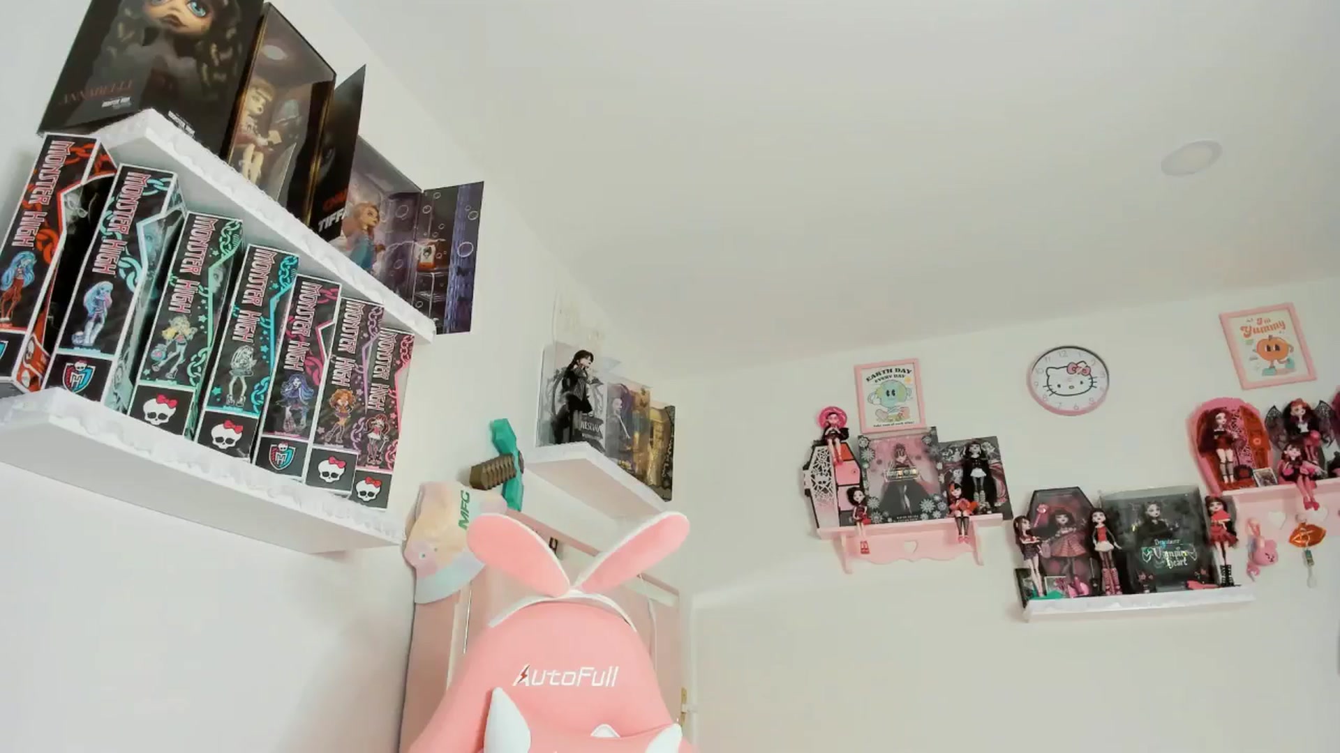 Gallery image thumbnail from Cherrycute666's myfreecams stream on, 12/13/2024, 08:05 image 5 of 20