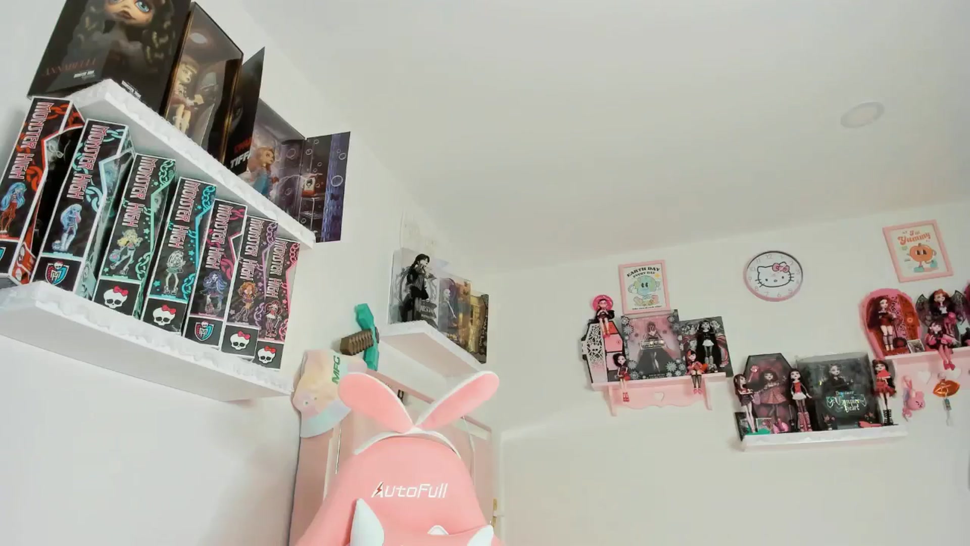 Gallery image thumbnail from Cherrycute666's myfreecams stream on, 12/13/2024, 08:05 image 6 of 20
