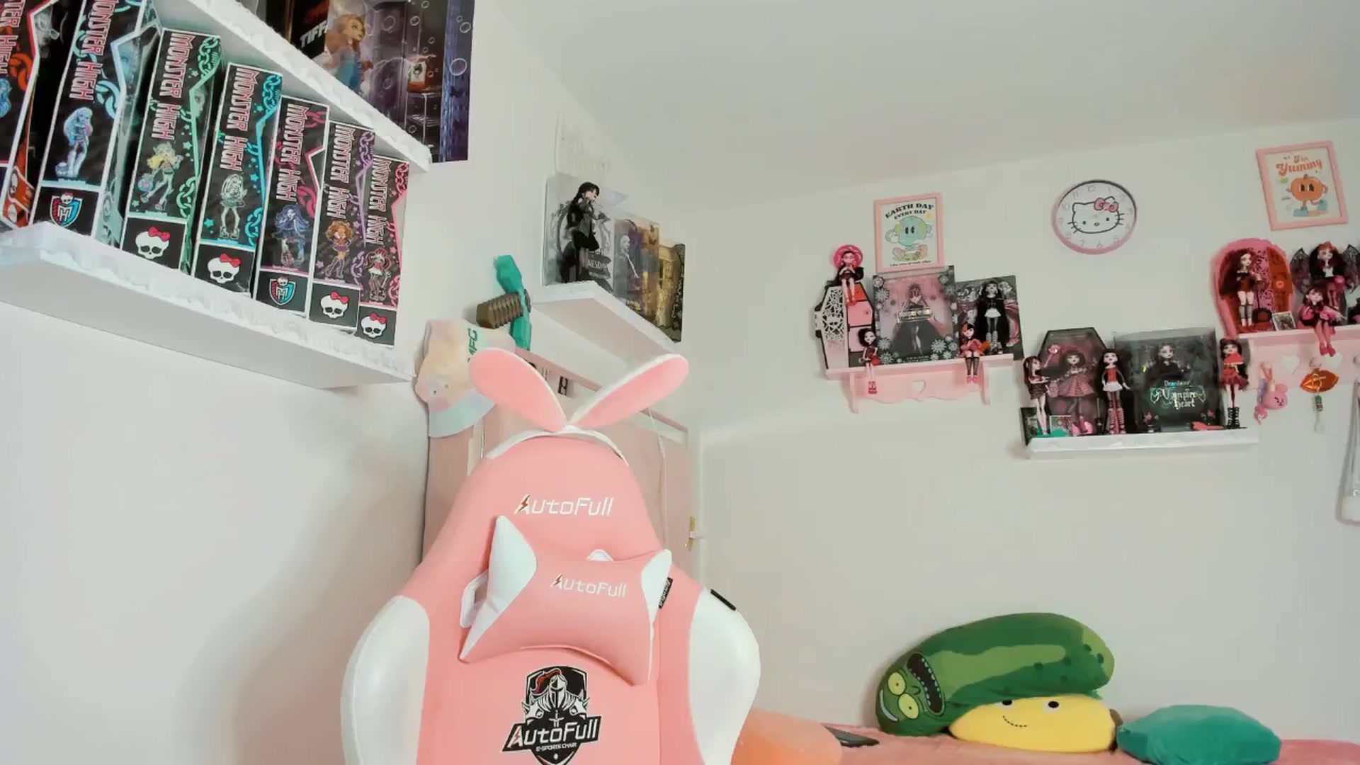 Gallery image thumbnail from Cherrycute666's myfreecams stream on, 12/13/2024, 08:05 image 2 of 20