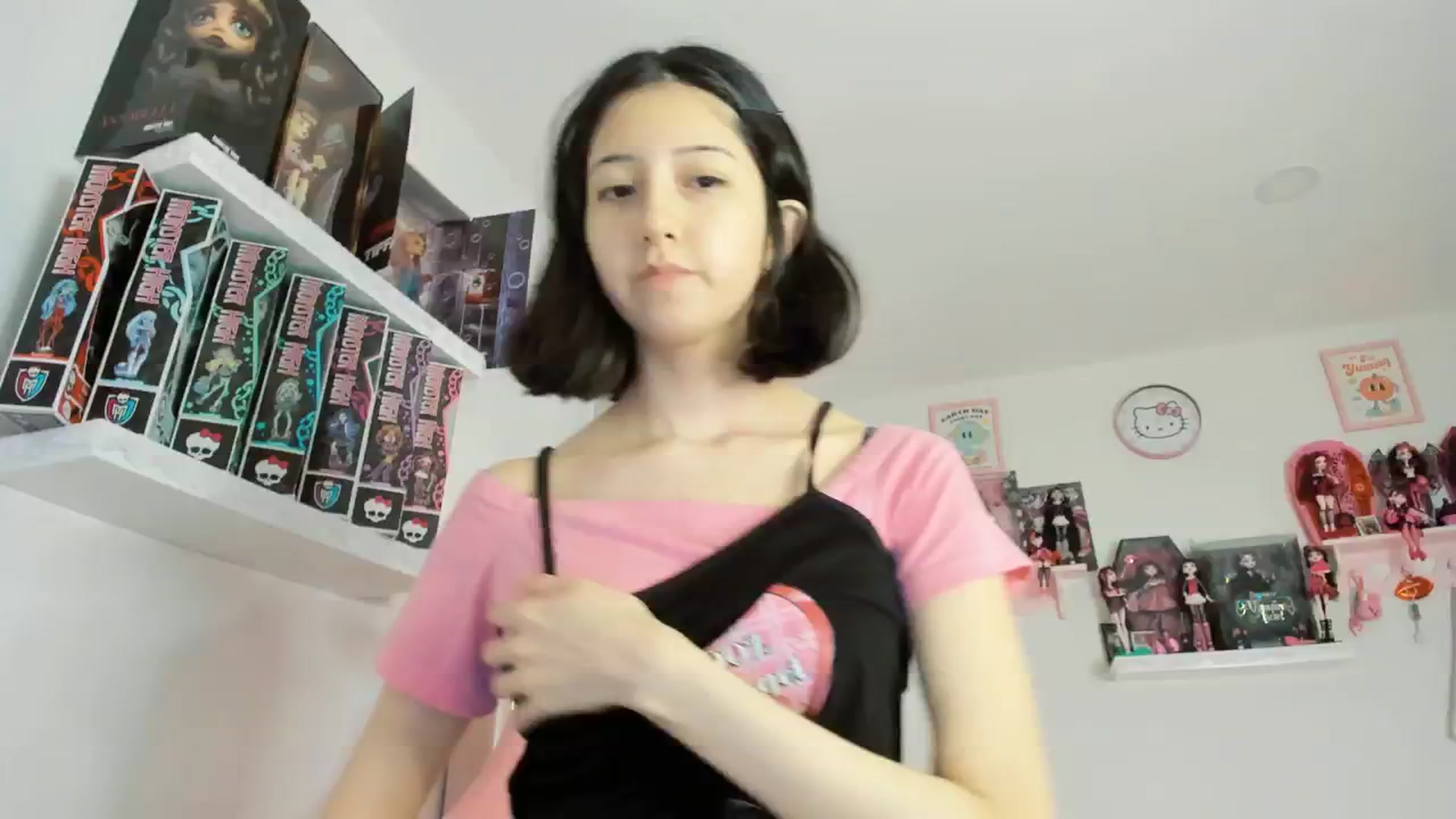 Gallery image thumbnail from Cherrycute666's myfreecams stream on, 12/13/2024, 08:05 image 1 of 20