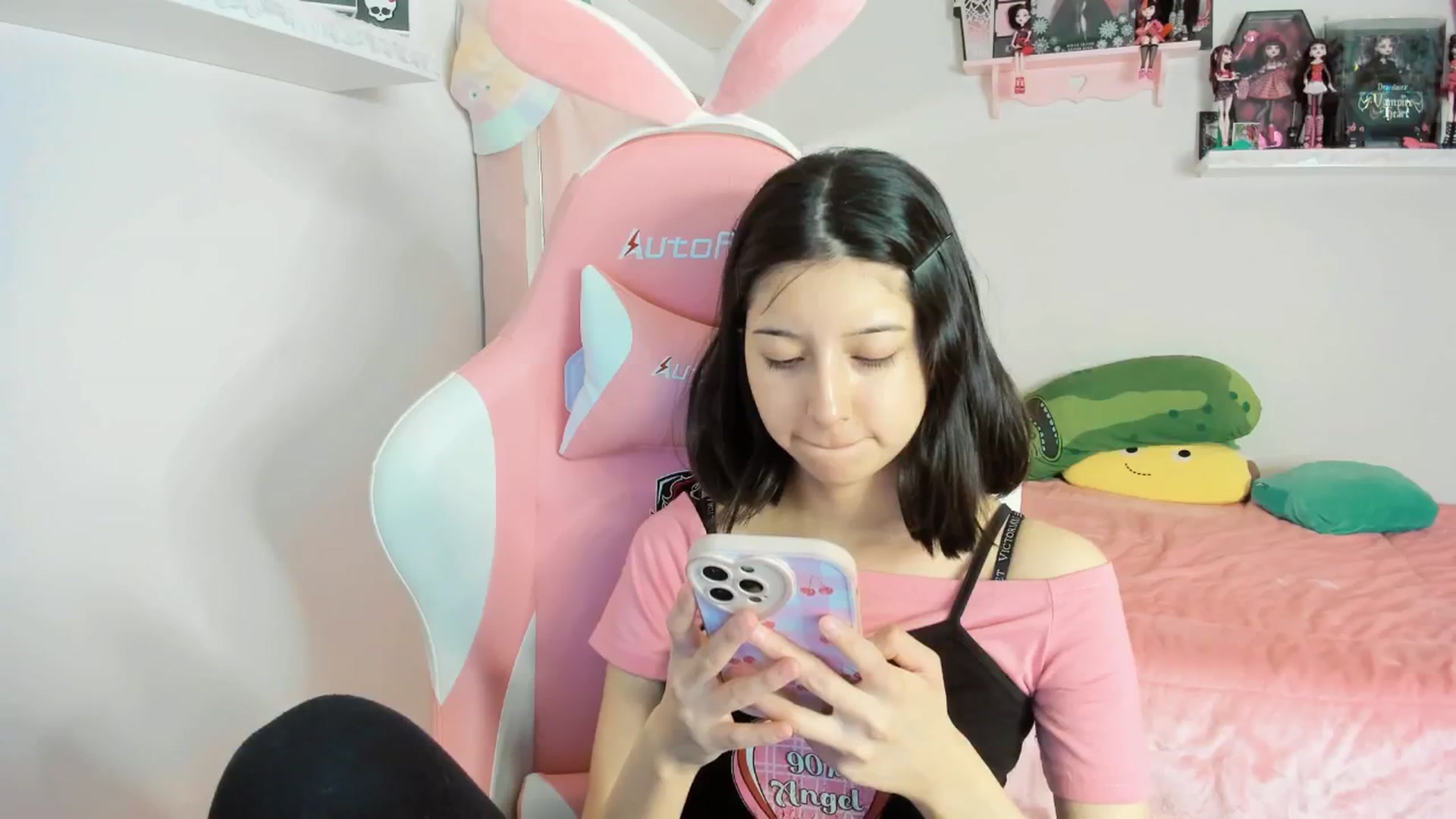 Gallery image thumbnail from Cherrycute666's myfreecams stream on, 12/13/2024, 08:05 image 10 of 20