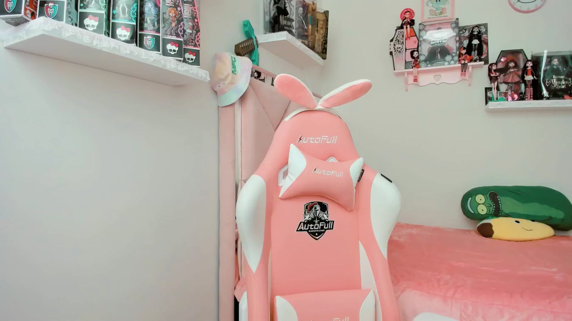 Gallery image thumbnail from Cherrycute666's myfreecams stream on, 12/13/2024, 21:13 image 4 of 20