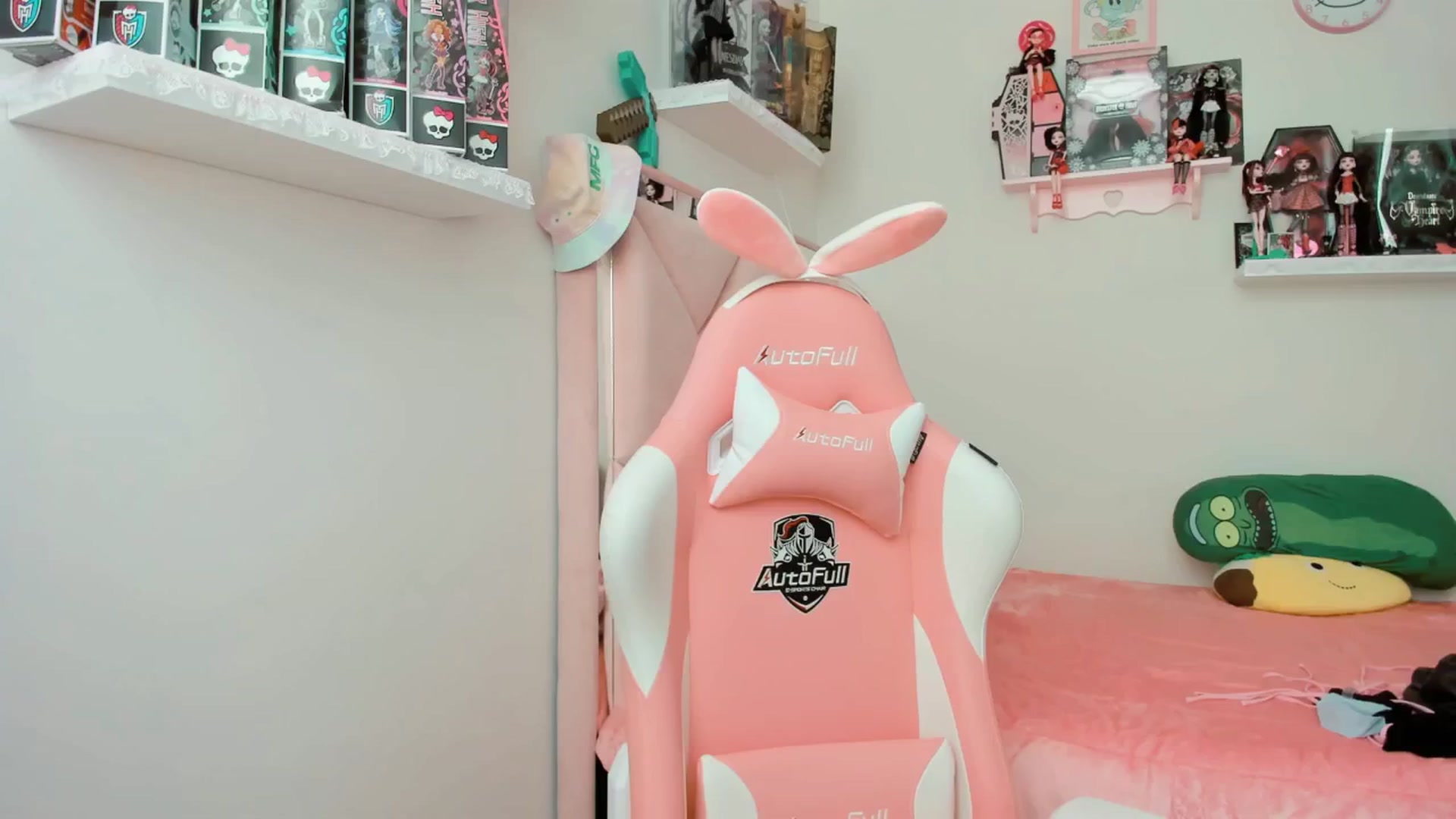 Gallery image thumbnail from Cherrycute666's myfreecams stream on, 12/13/2024, 21:13 image 7 of 20