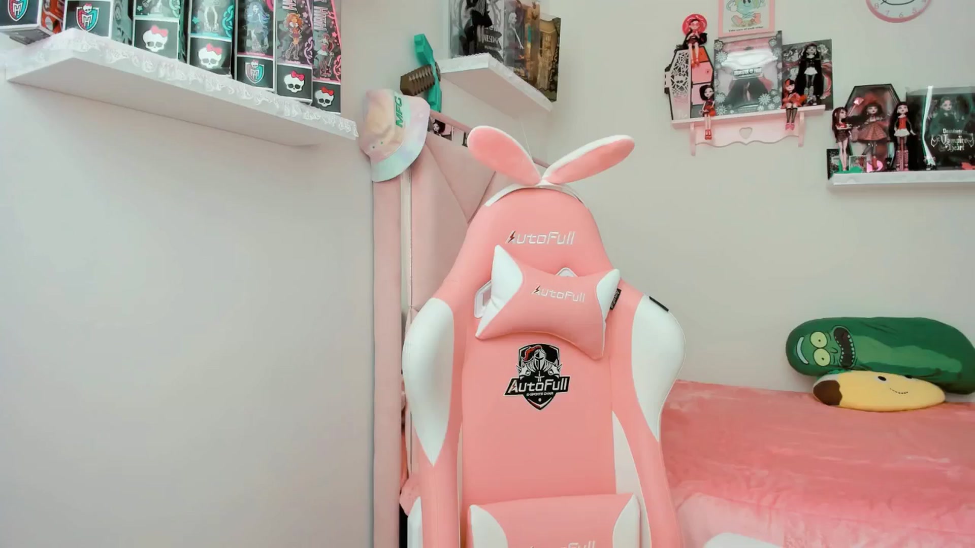 Gallery image thumbnail from Cherrycute666's myfreecams stream on, 12/13/2024, 21:13 image 5 of 20