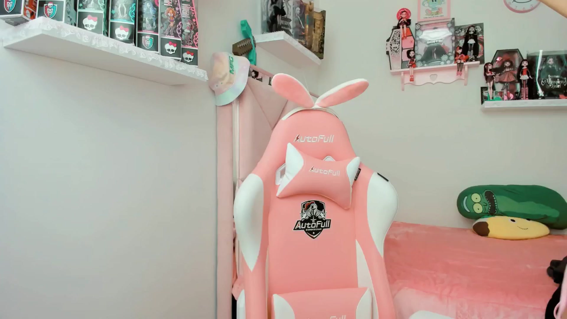 Gallery image thumbnail from Cherrycute666's myfreecams stream on, 12/13/2024, 21:13 image 9 of 20