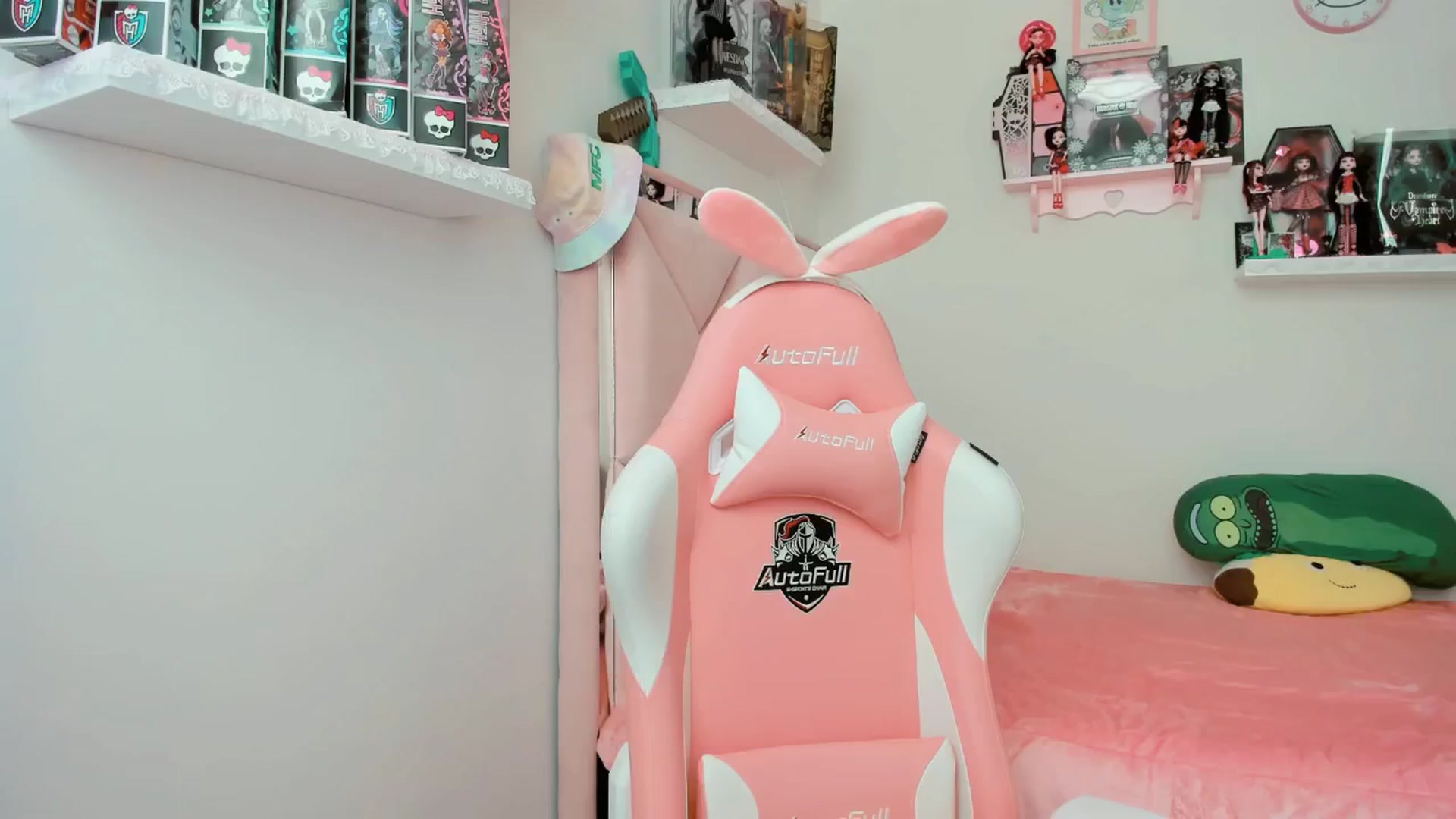 Gallery image thumbnail from Cherrycute666's myfreecams stream on, 12/13/2024, 21:13 image 6 of 20