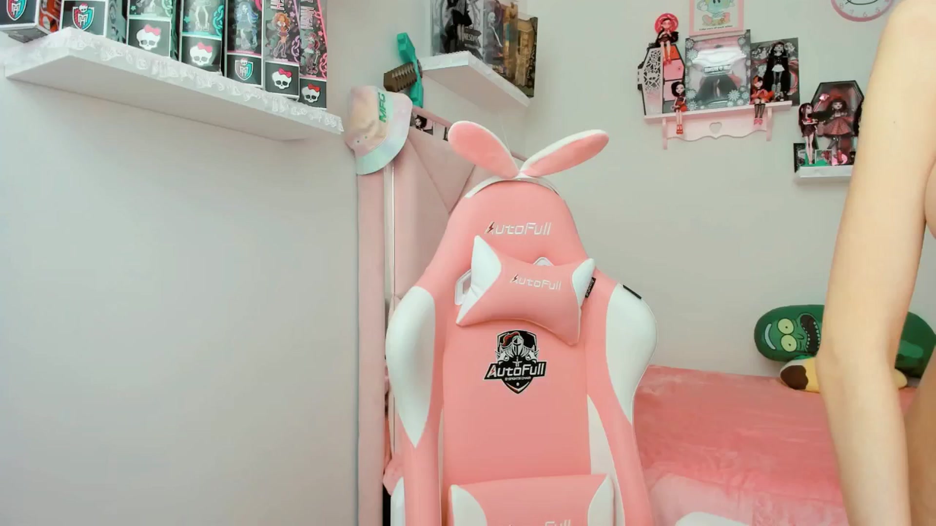 Gallery image thumbnail from Cherrycute666's myfreecams stream on, 12/13/2024, 21:13 image 8 of 20
