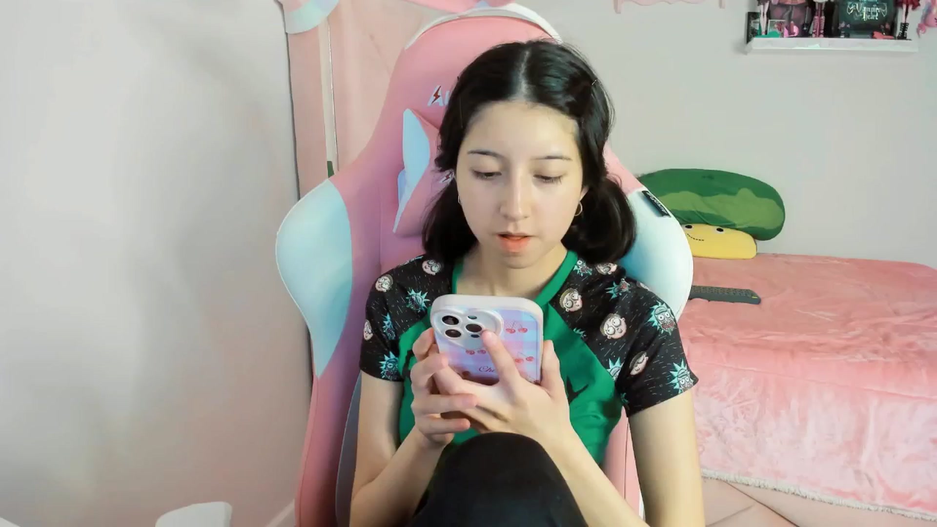 Gallery image thumbnail from Cherrycute666's myfreecams stream on, 12/14/2024, 14:46 image 6 of 20